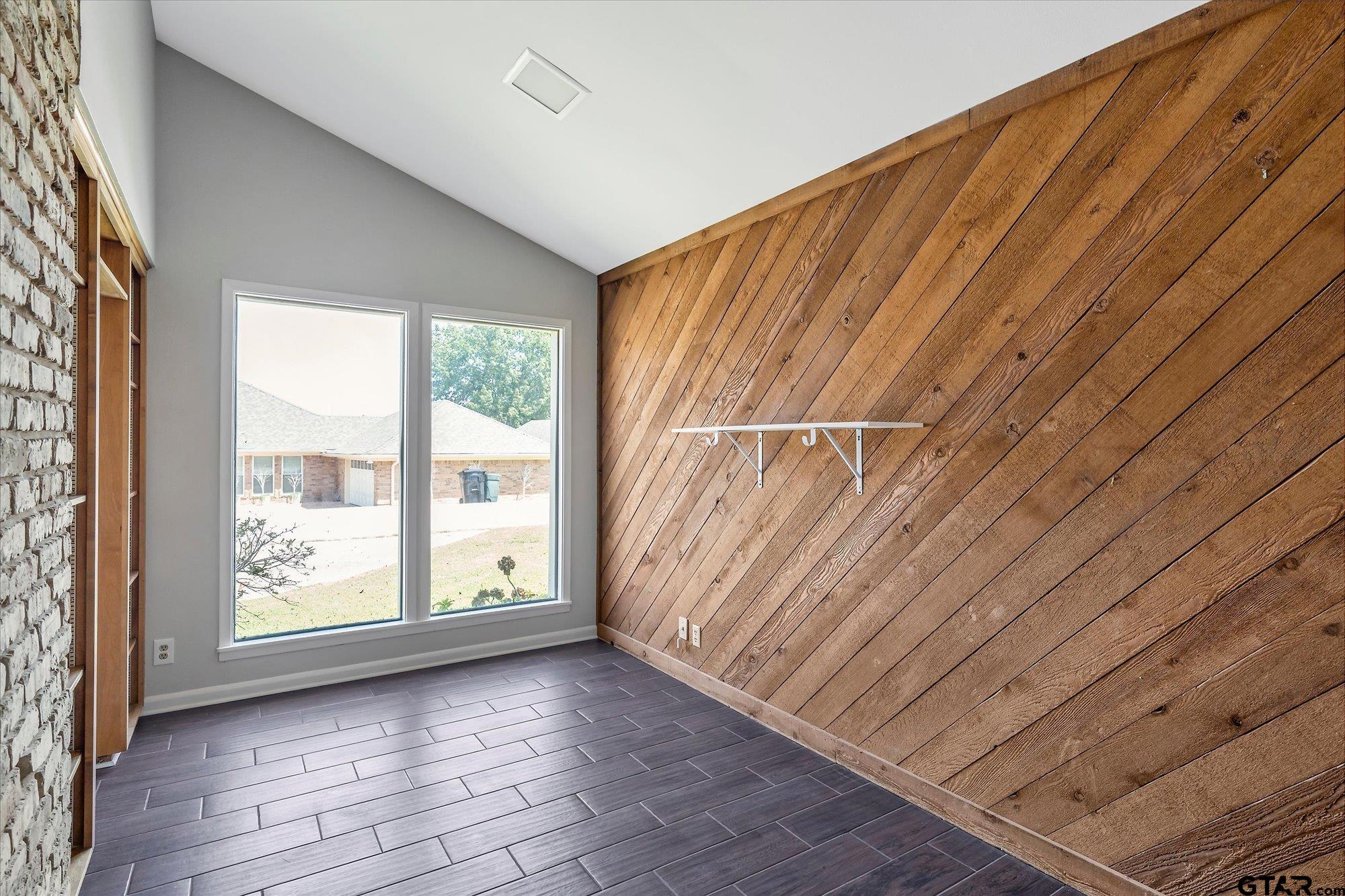247 N Bay