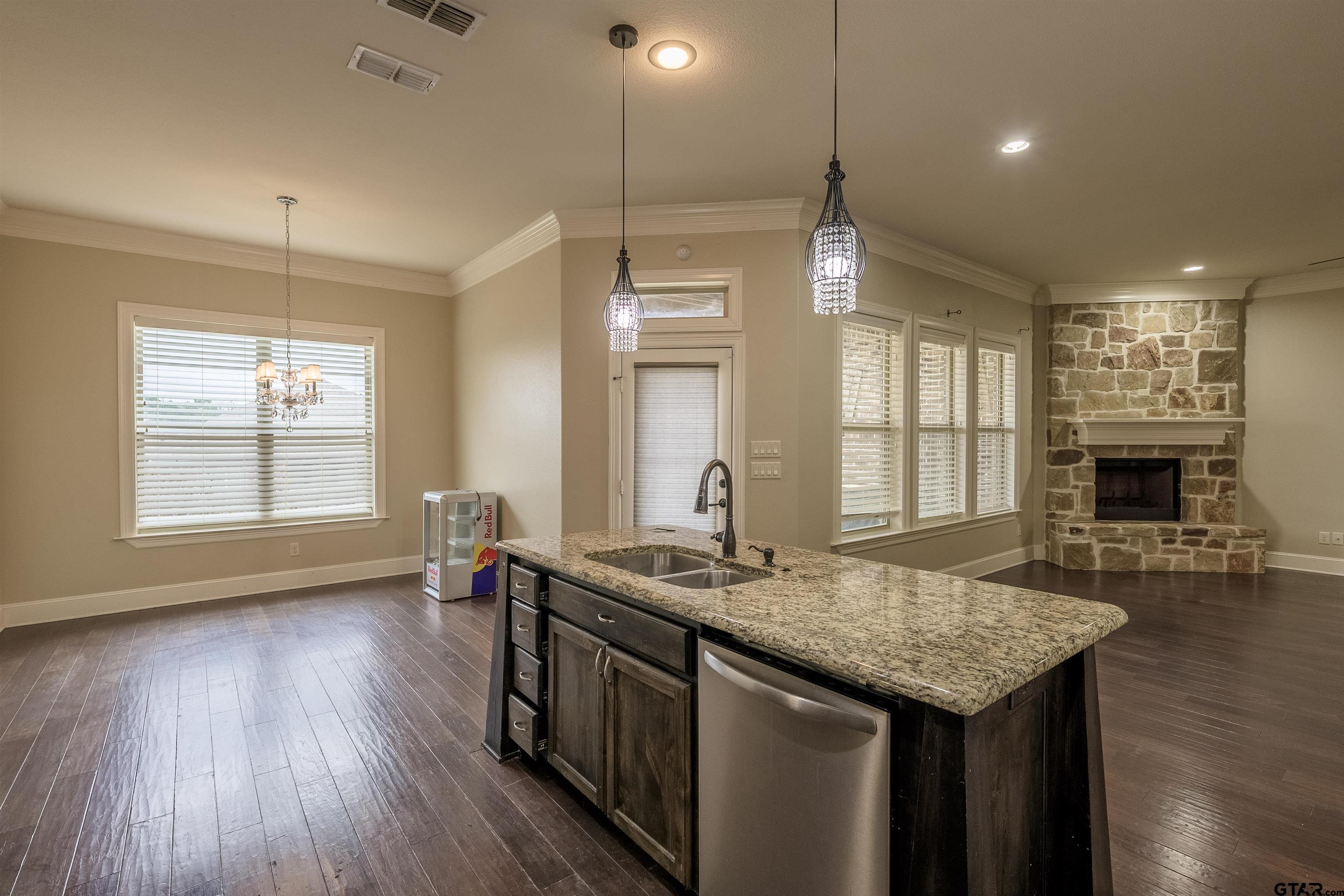 7364 Flat Rock