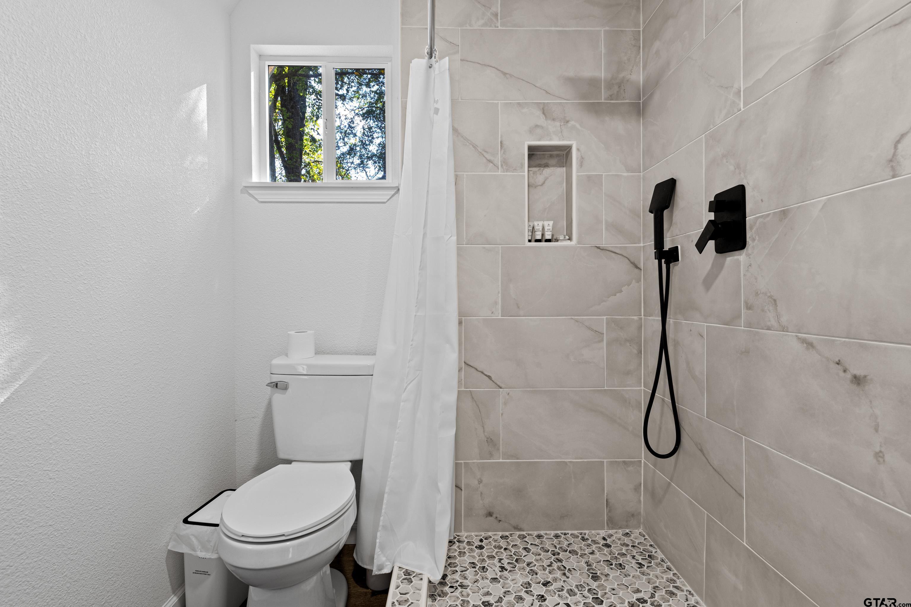 448 Private Road 6685