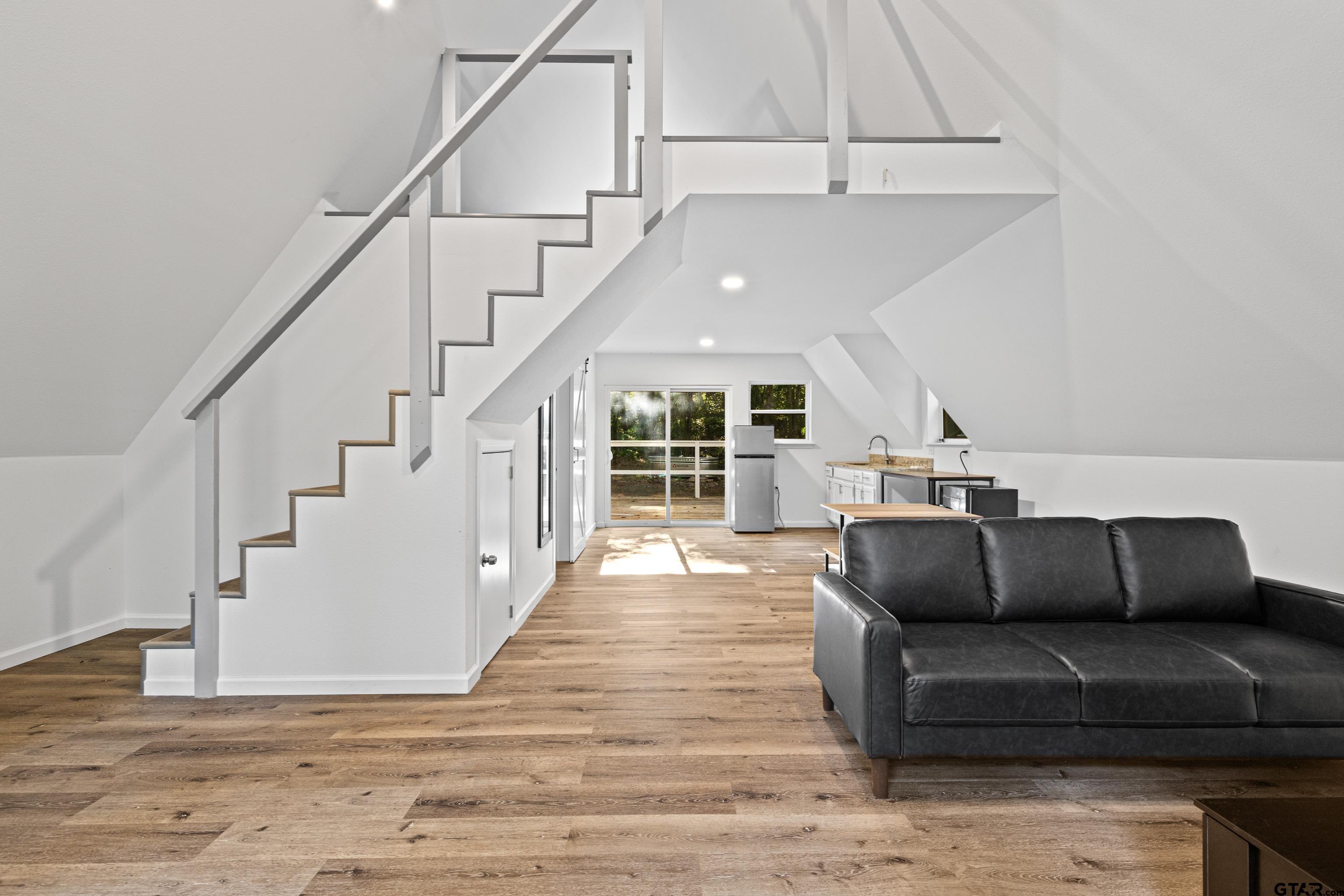 448 Private Road 6685