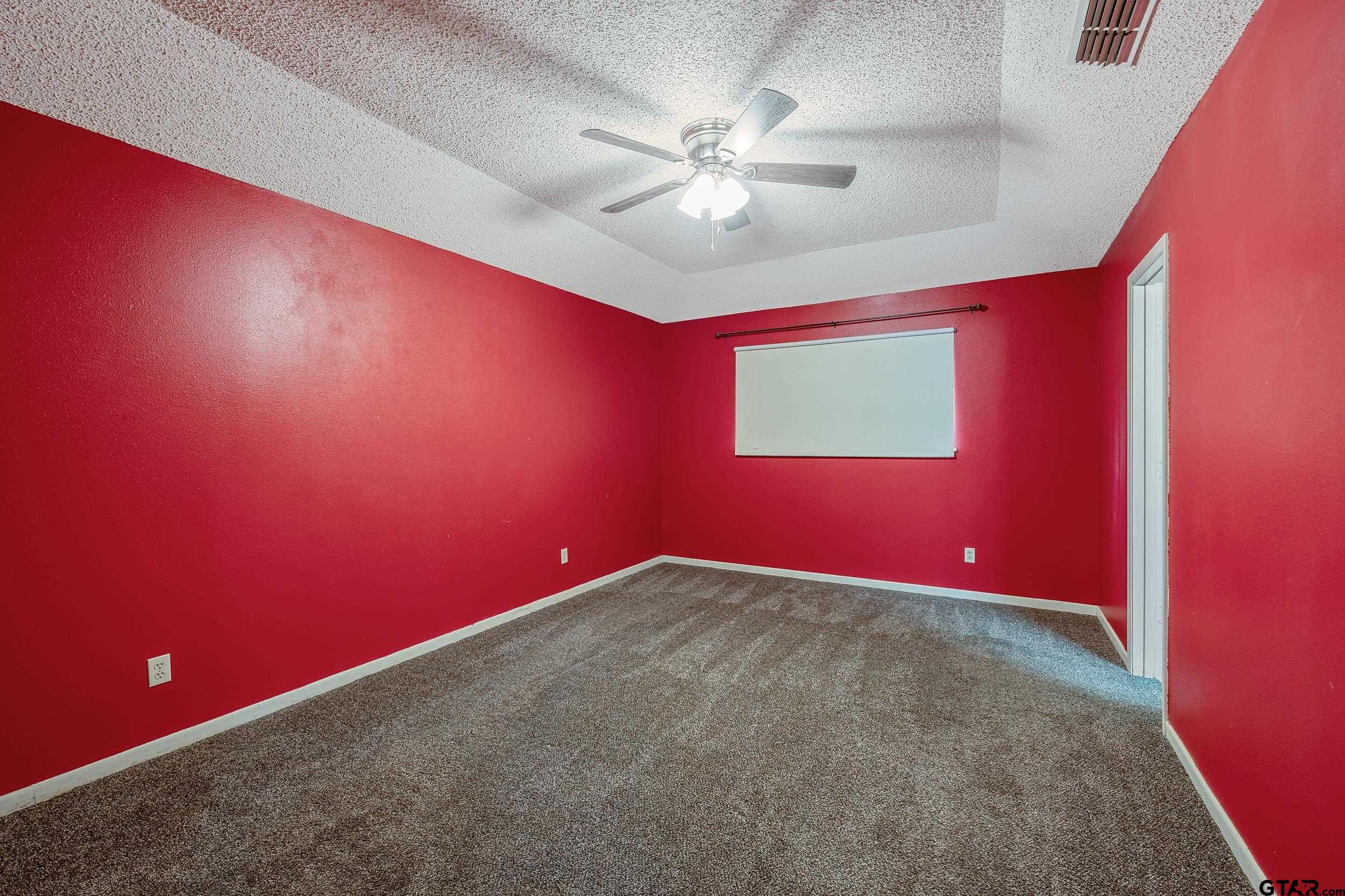210 Leslie Dr