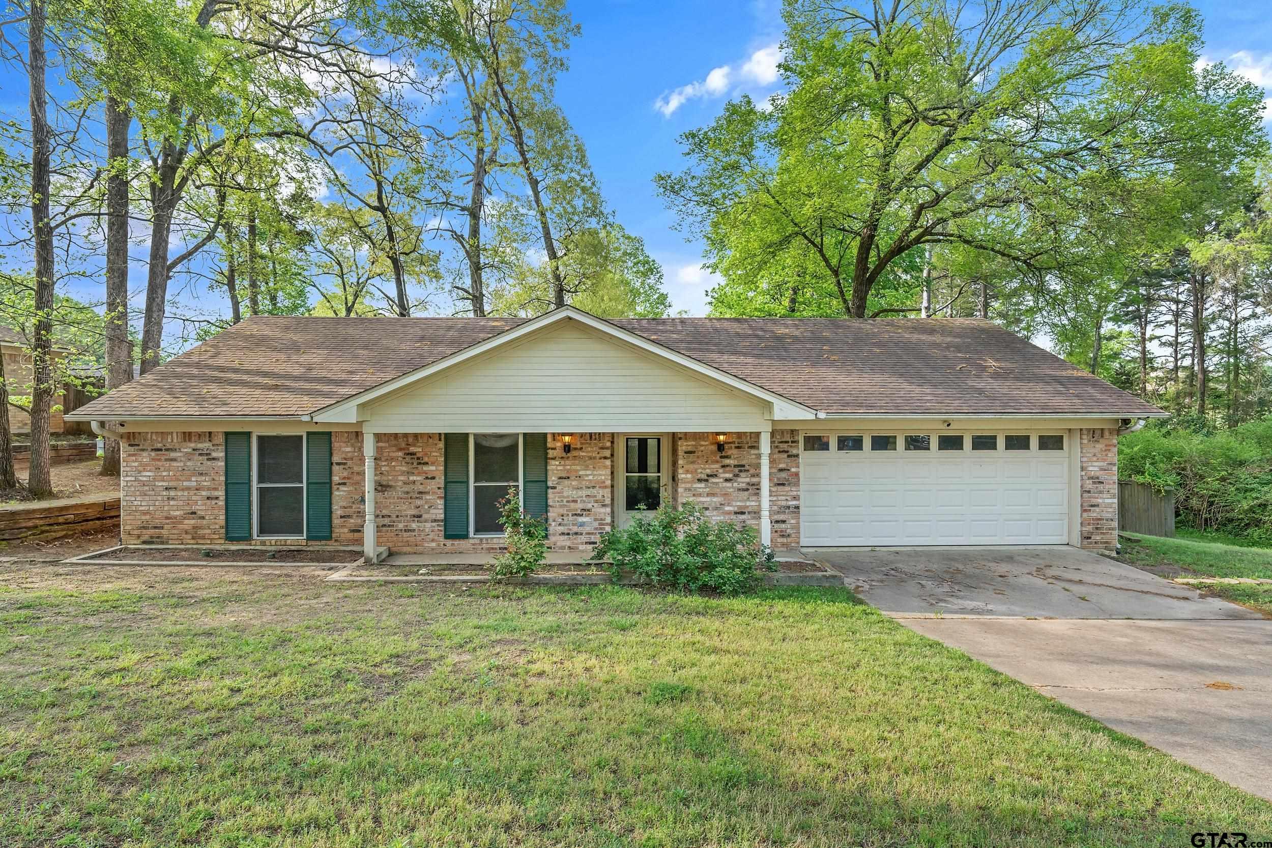 210 Leslie Dr