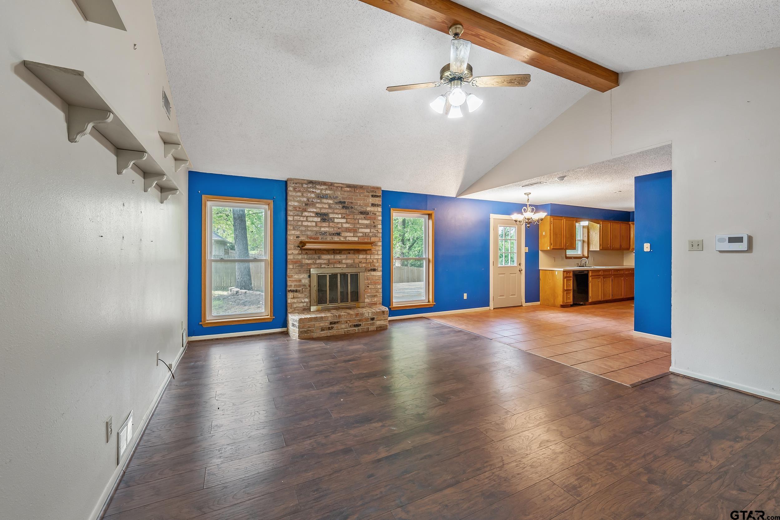 210 Leslie Dr