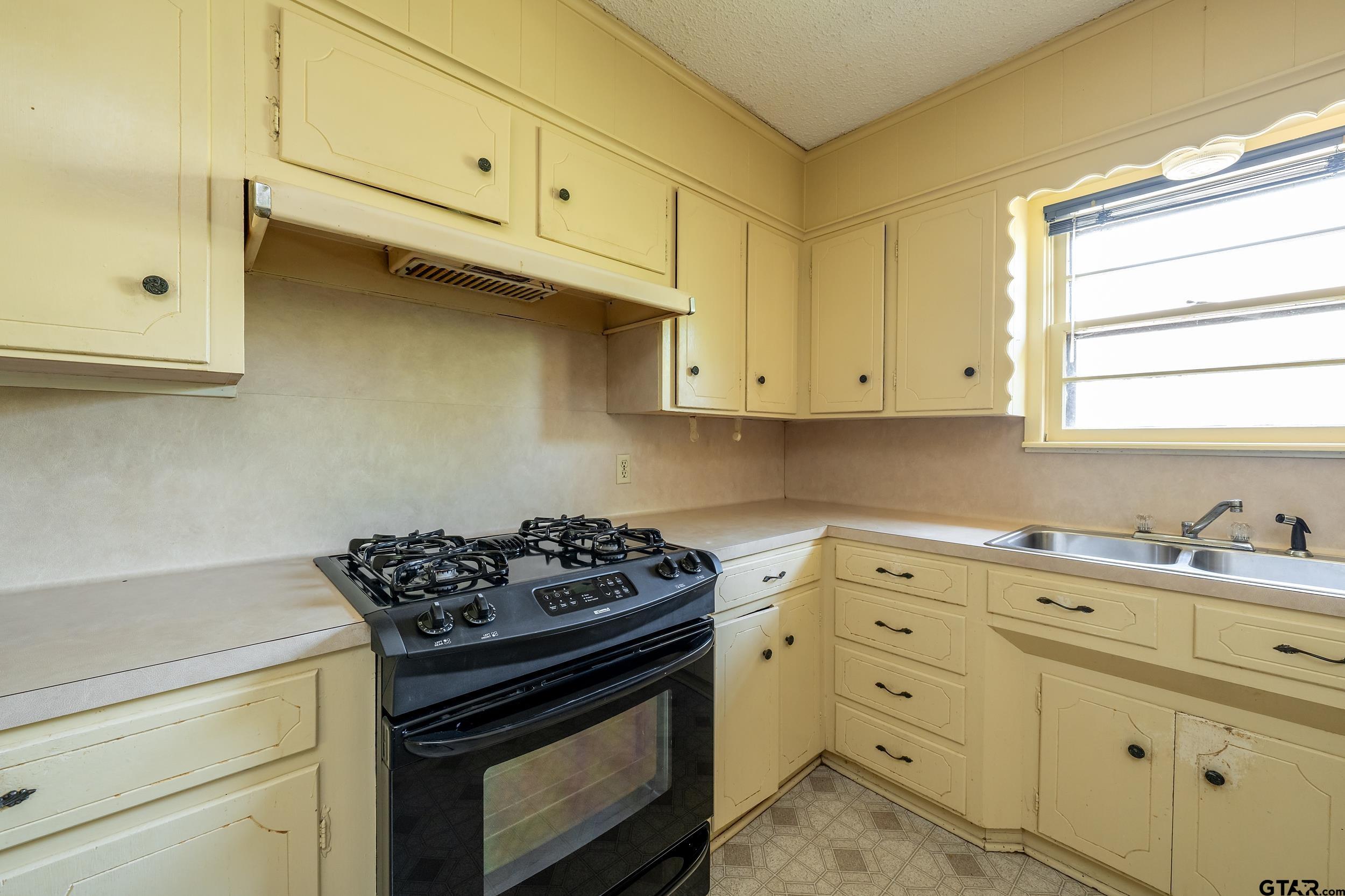 738 S Palmer Ave.