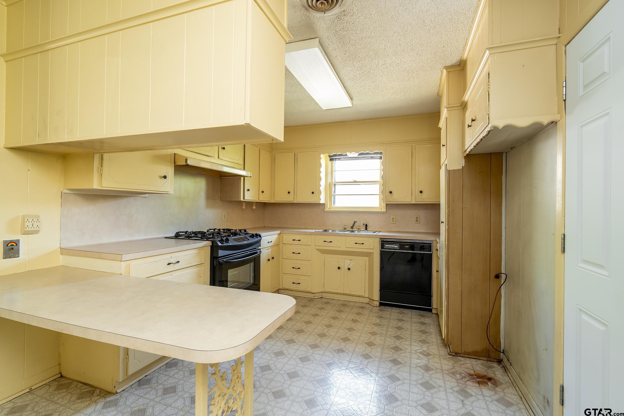 738 S Palmer Ave.