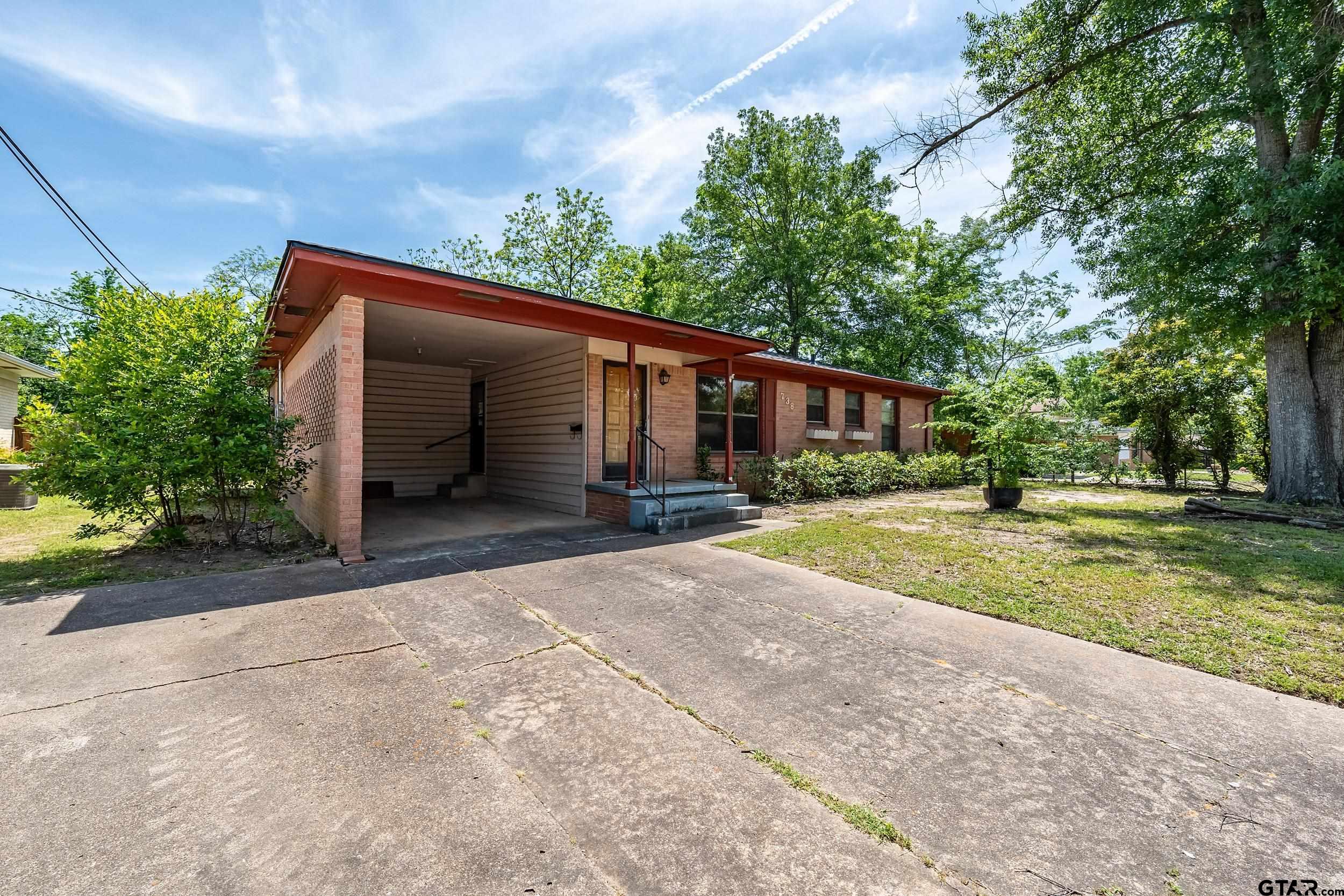 738 S Palmer Ave.