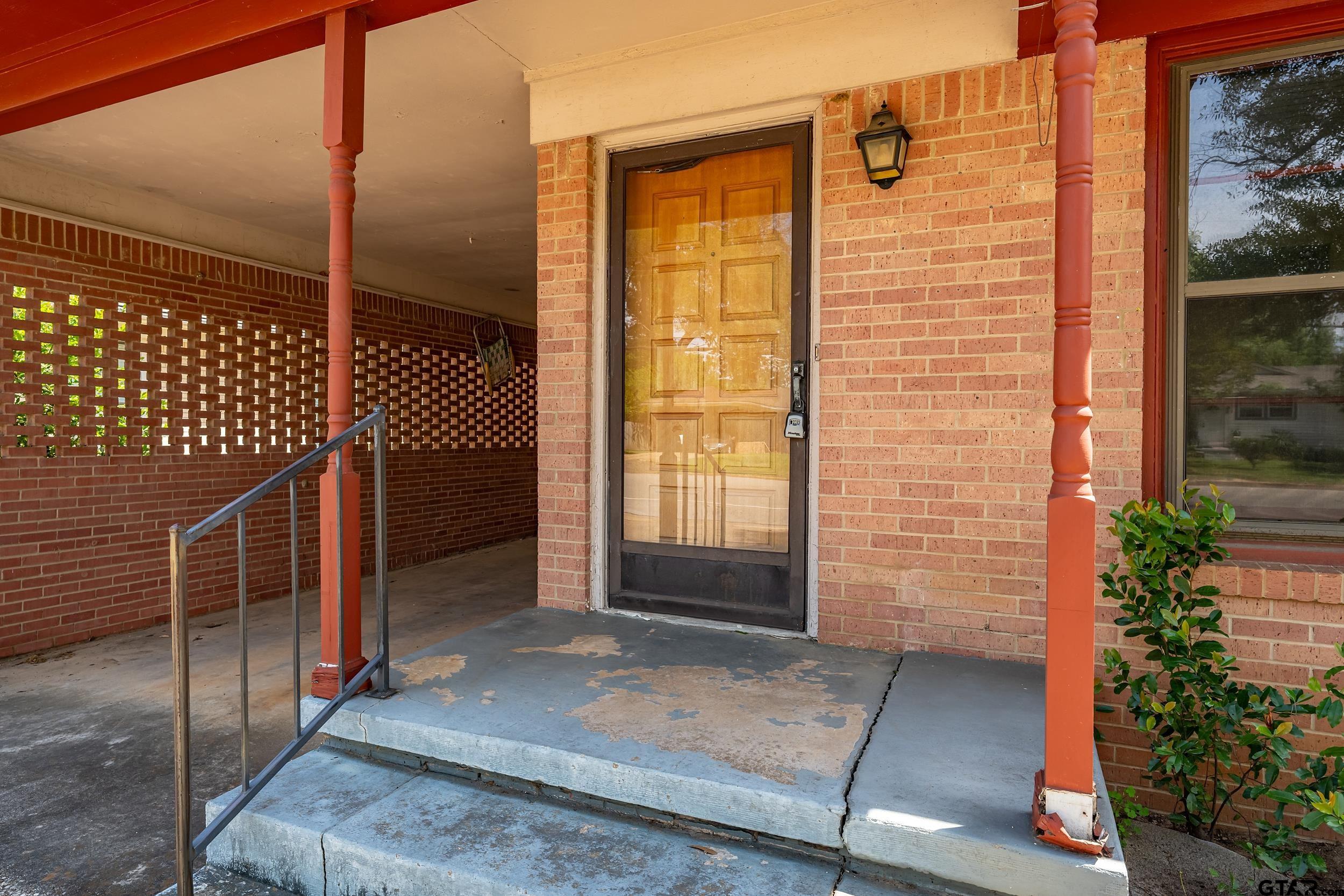 738 S Palmer Ave.