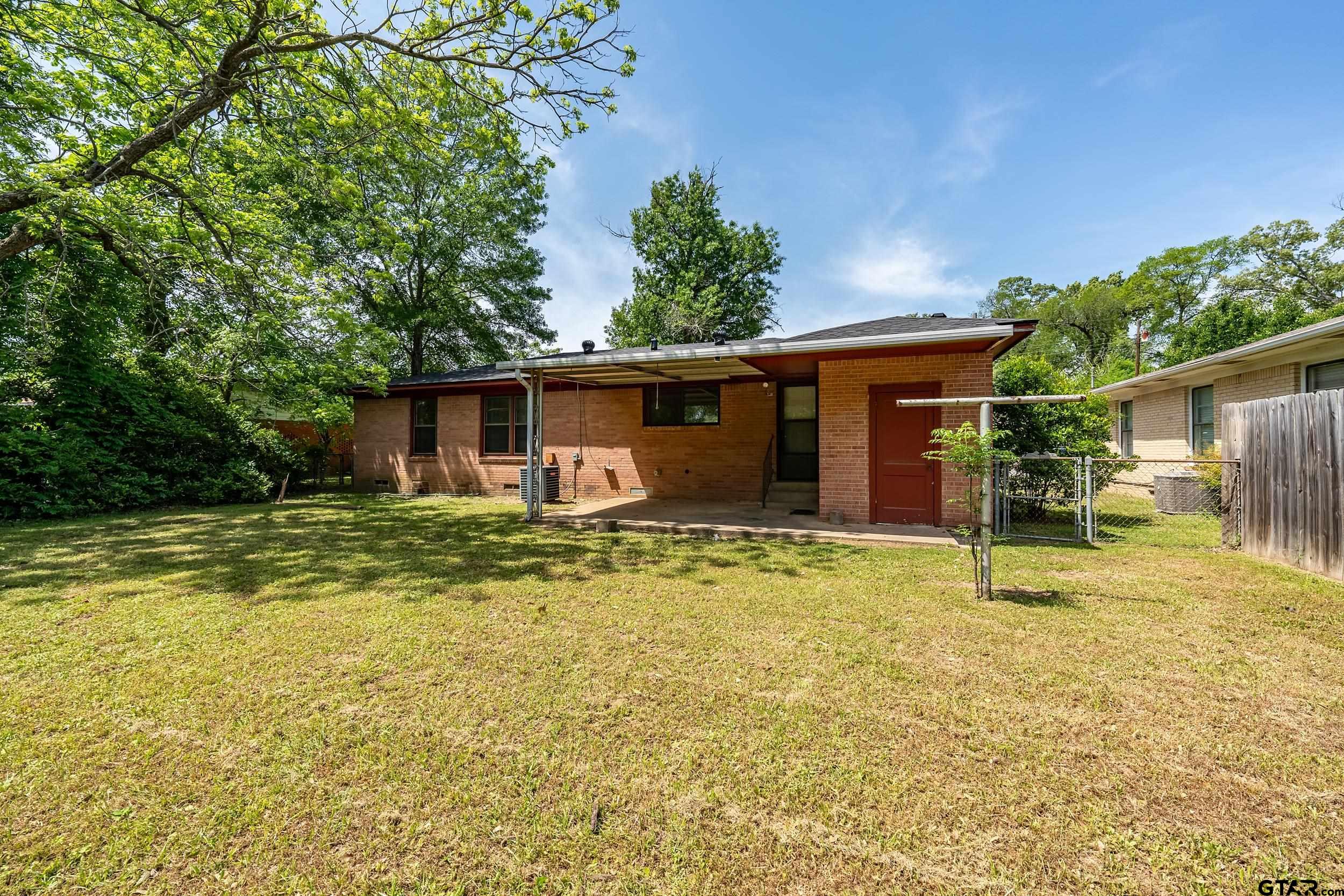 738 S Palmer Ave.