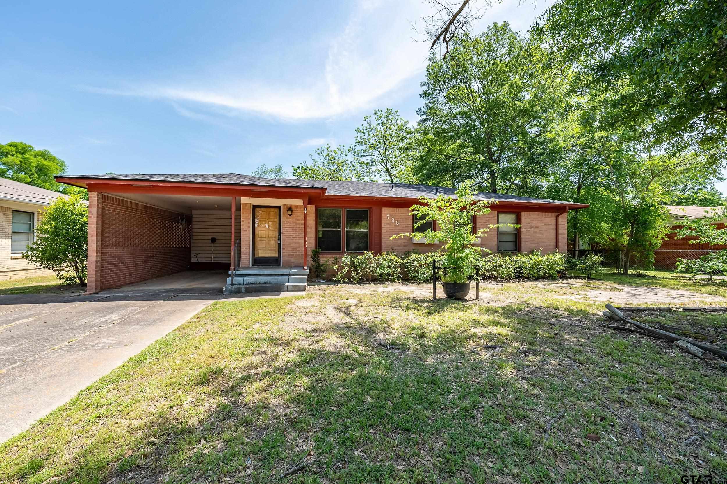 738 S Palmer Ave.