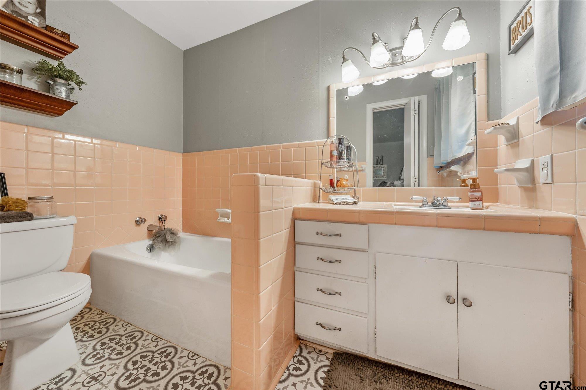1006 Forest Trail