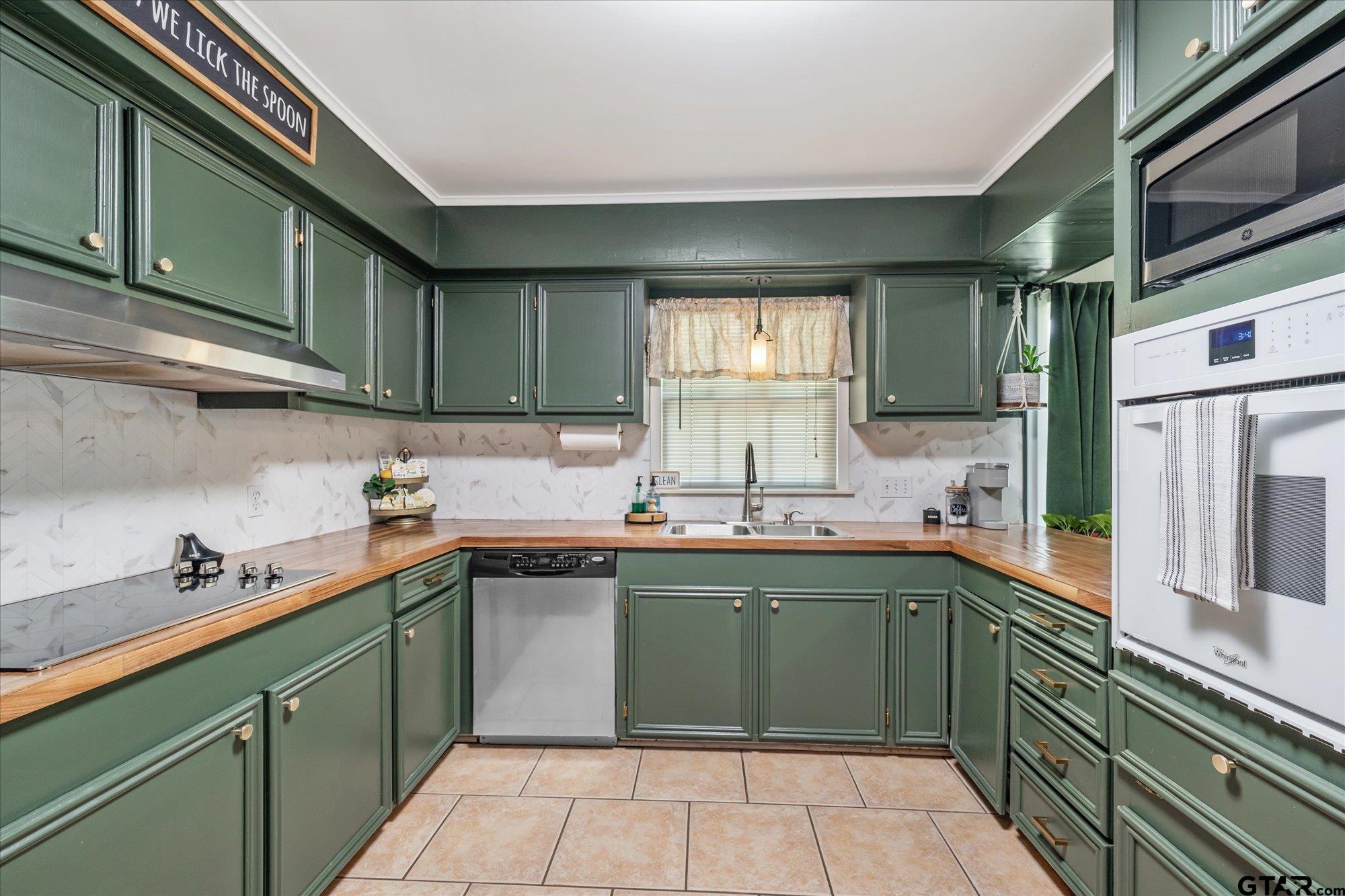 1006 Forest Trail