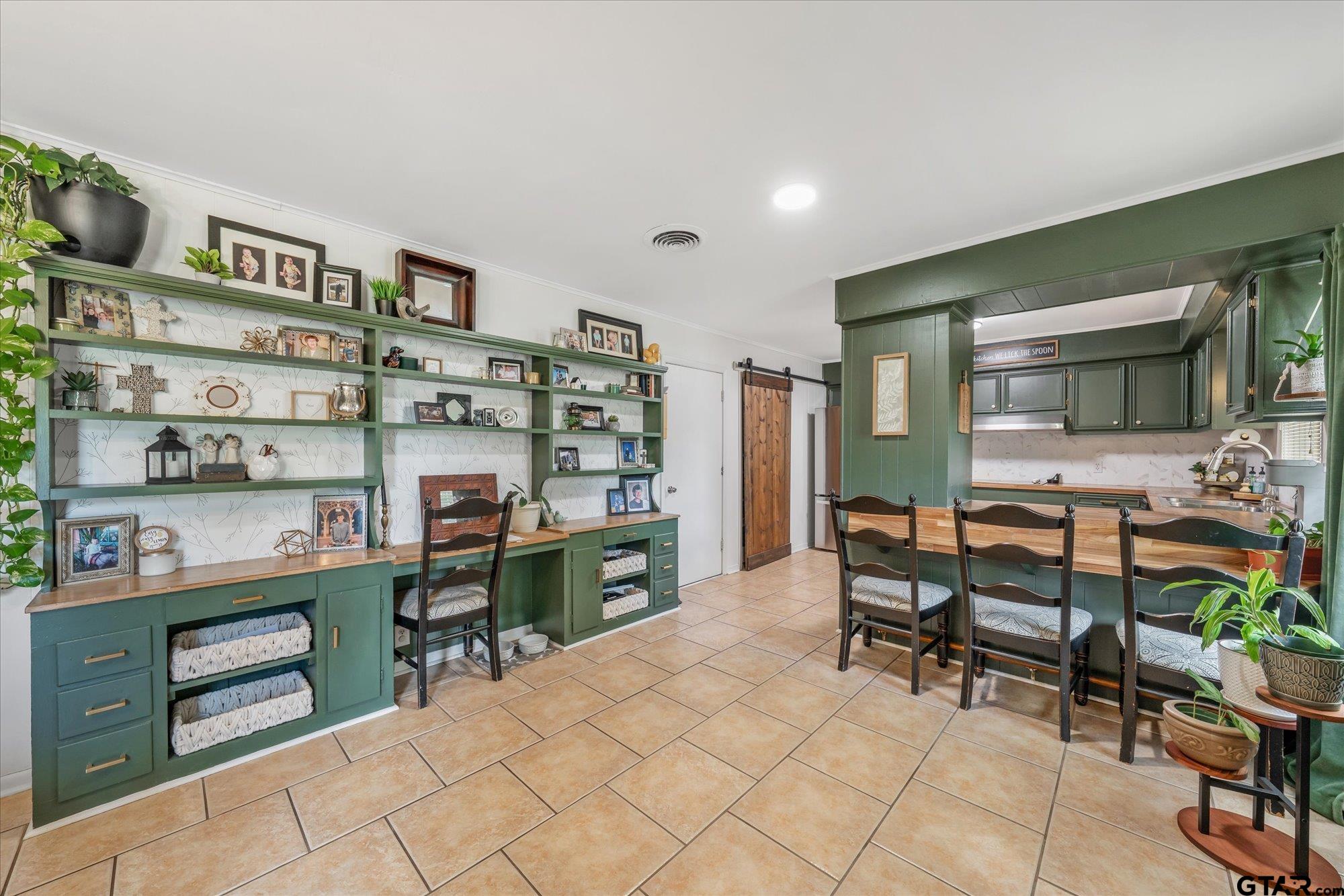 1006 Forest Trail