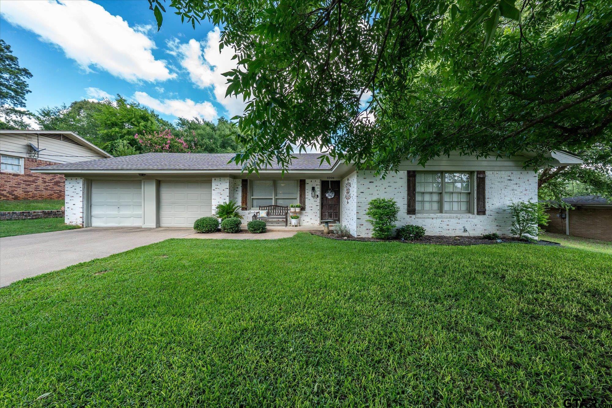 1006 Forest Trail