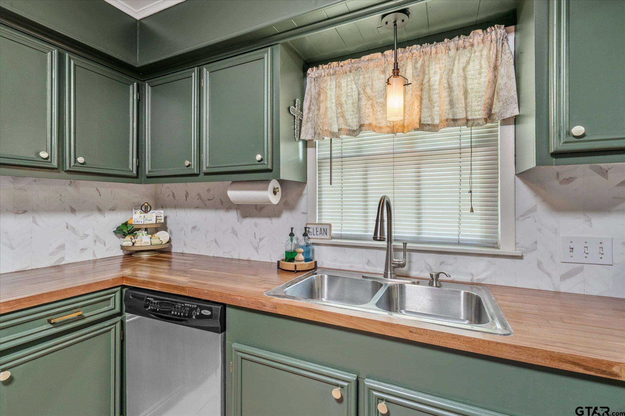 1006 Forest Trail