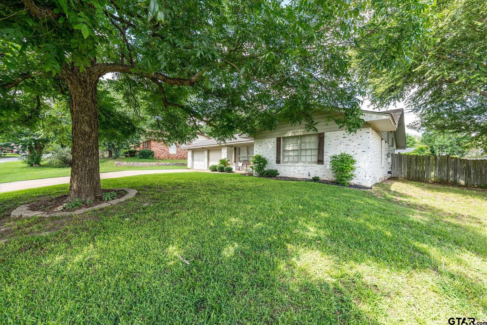 1006 Forest Trail