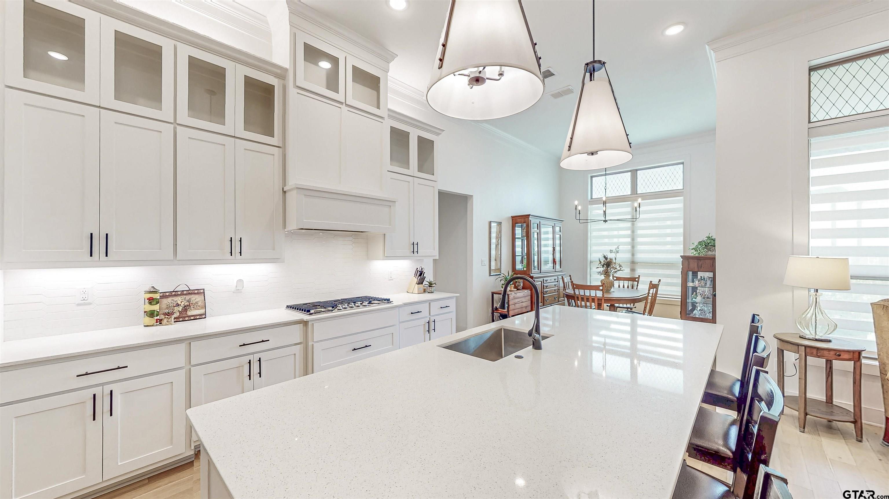 9070 Shallow Cove