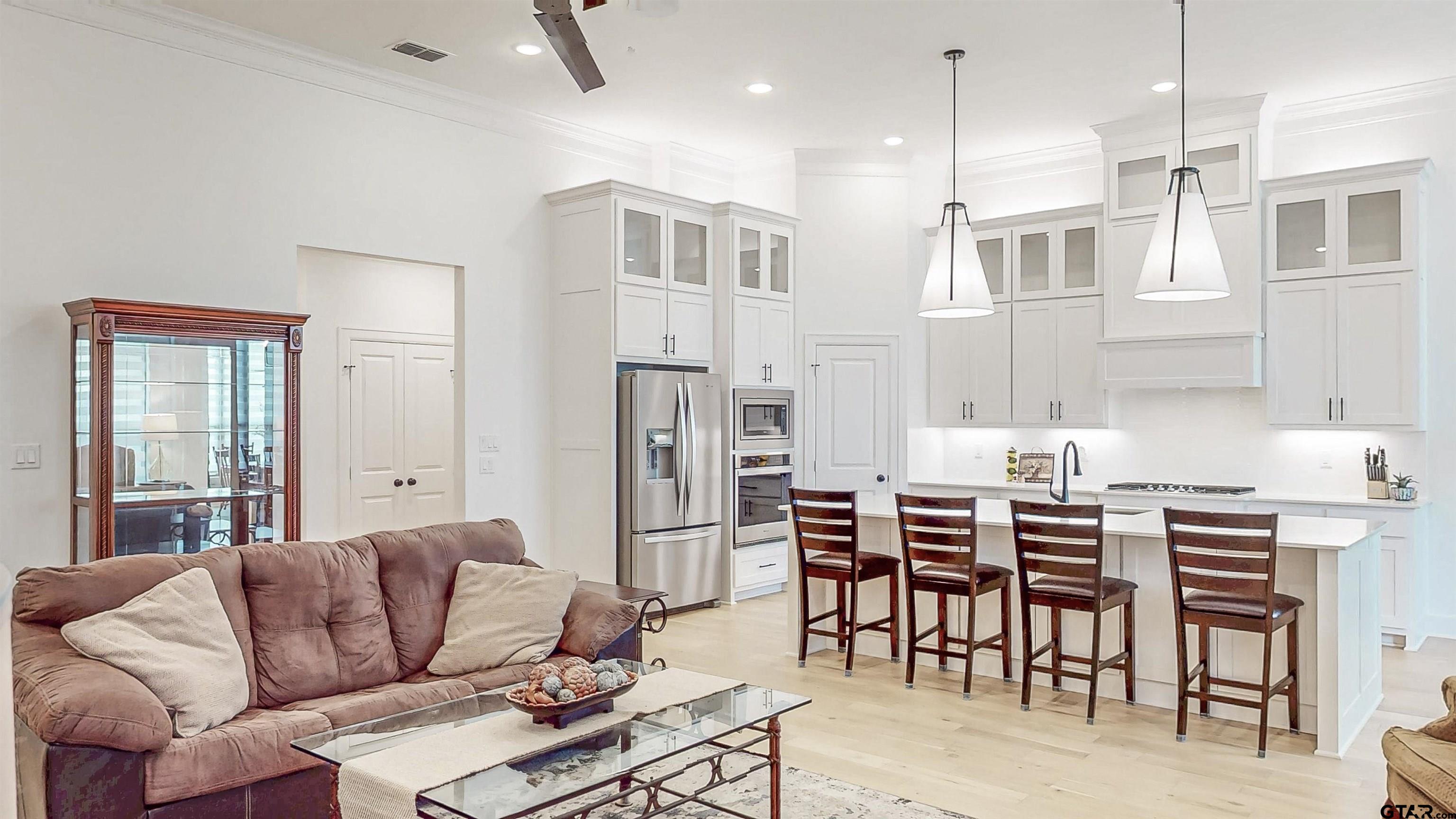 9070 Shallow Cove