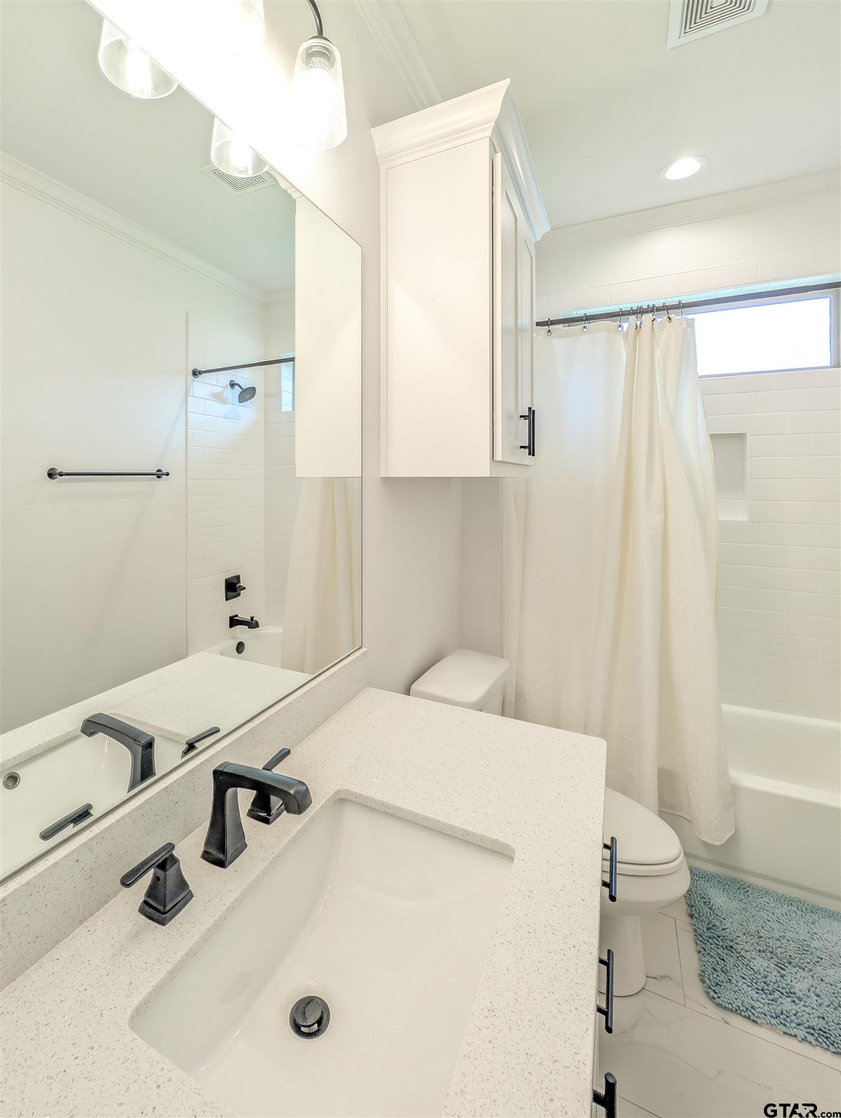 9070 Shallow Cove