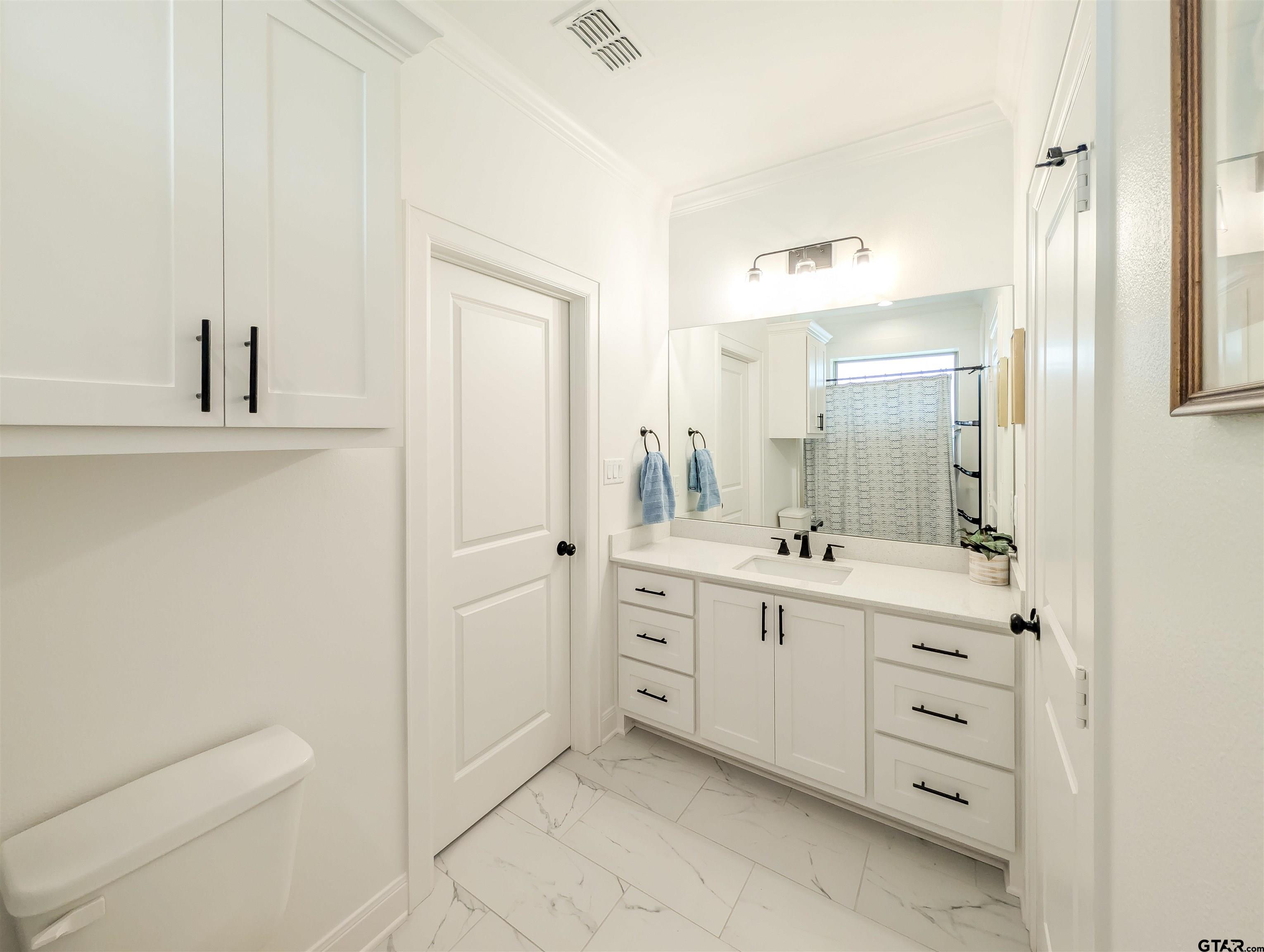 9070 Shallow Cove