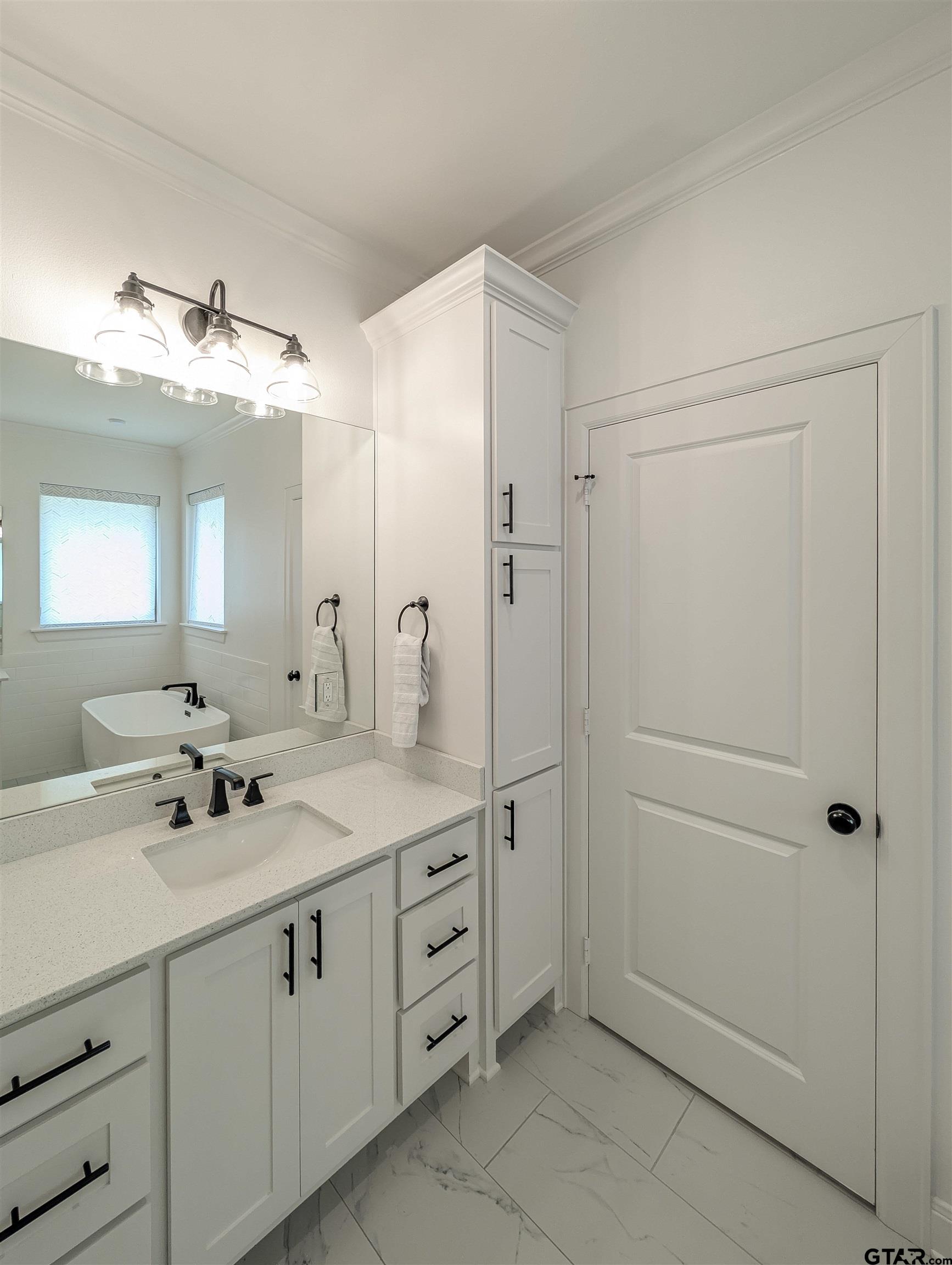 9070 Shallow Cove