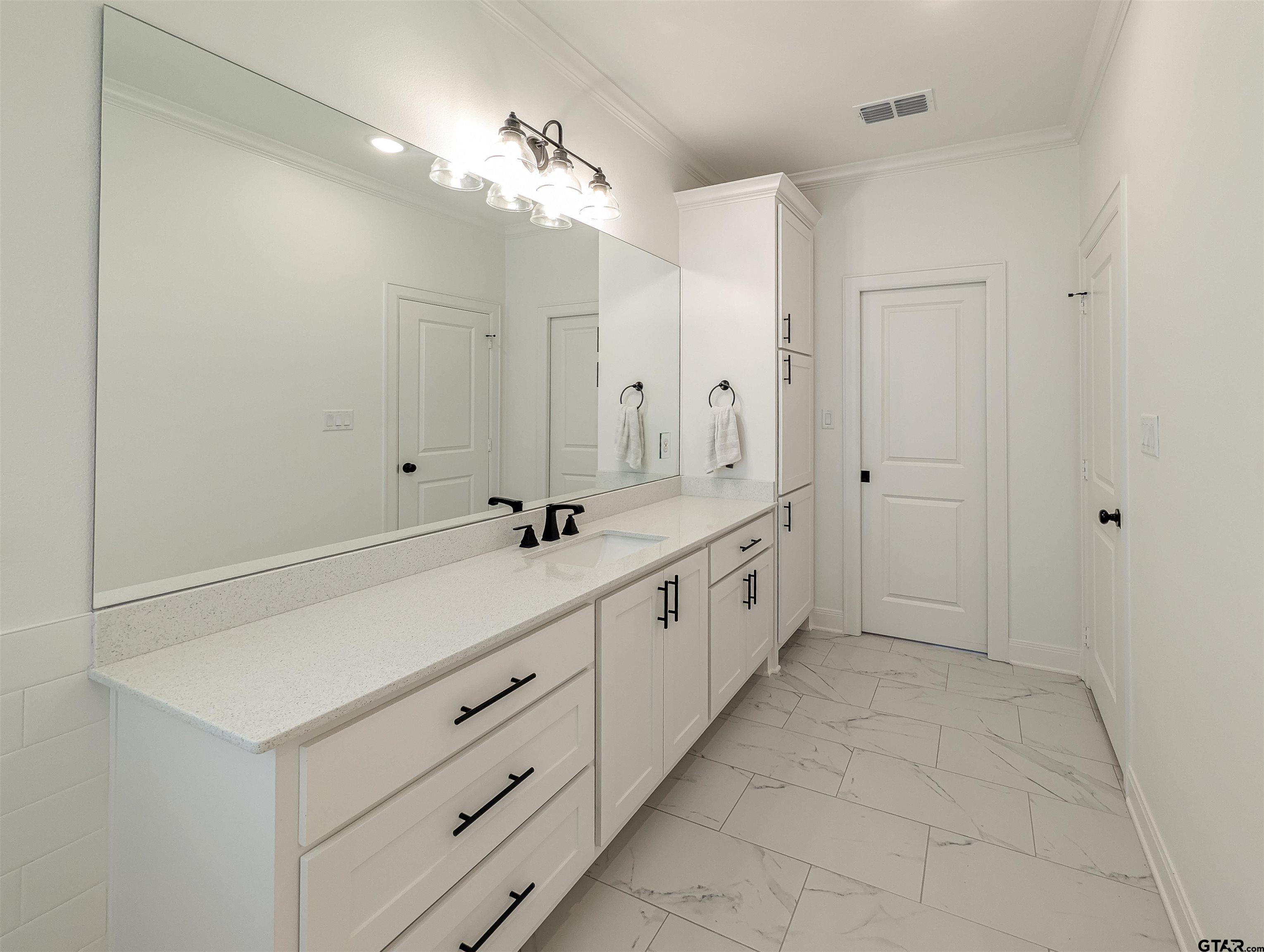 9070 Shallow Cove