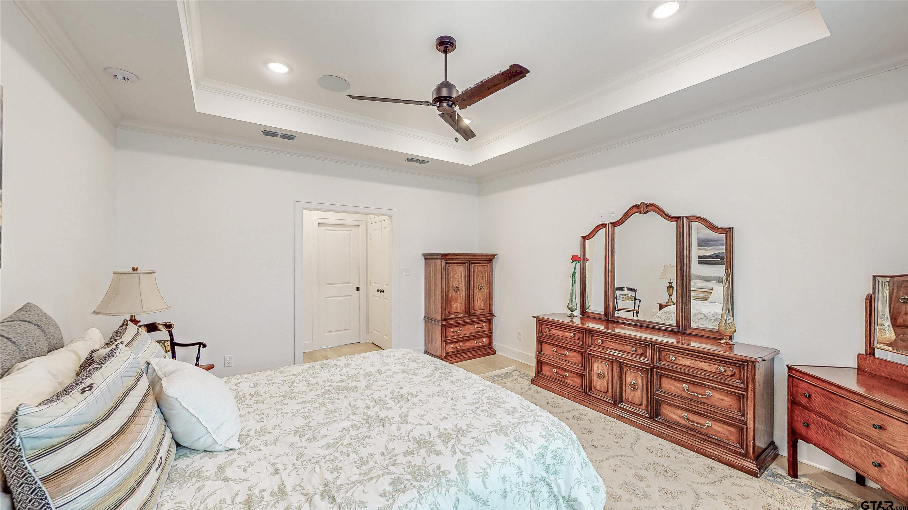 9070 Shallow Cove