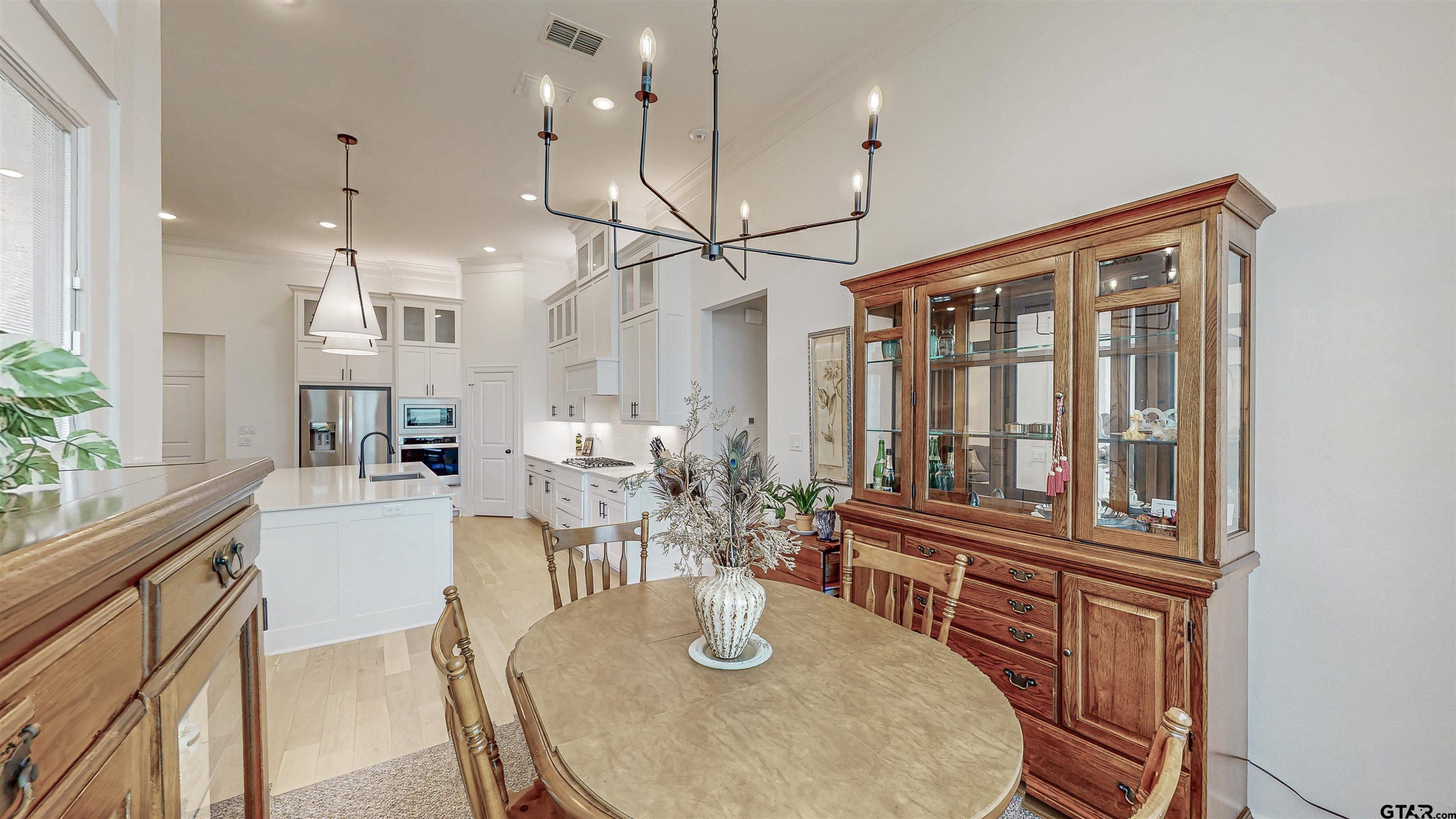9070 Shallow Cove