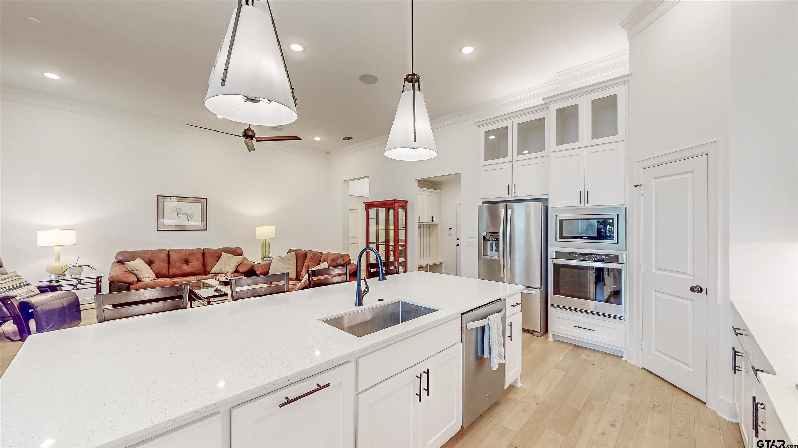 9070 Shallow Cove