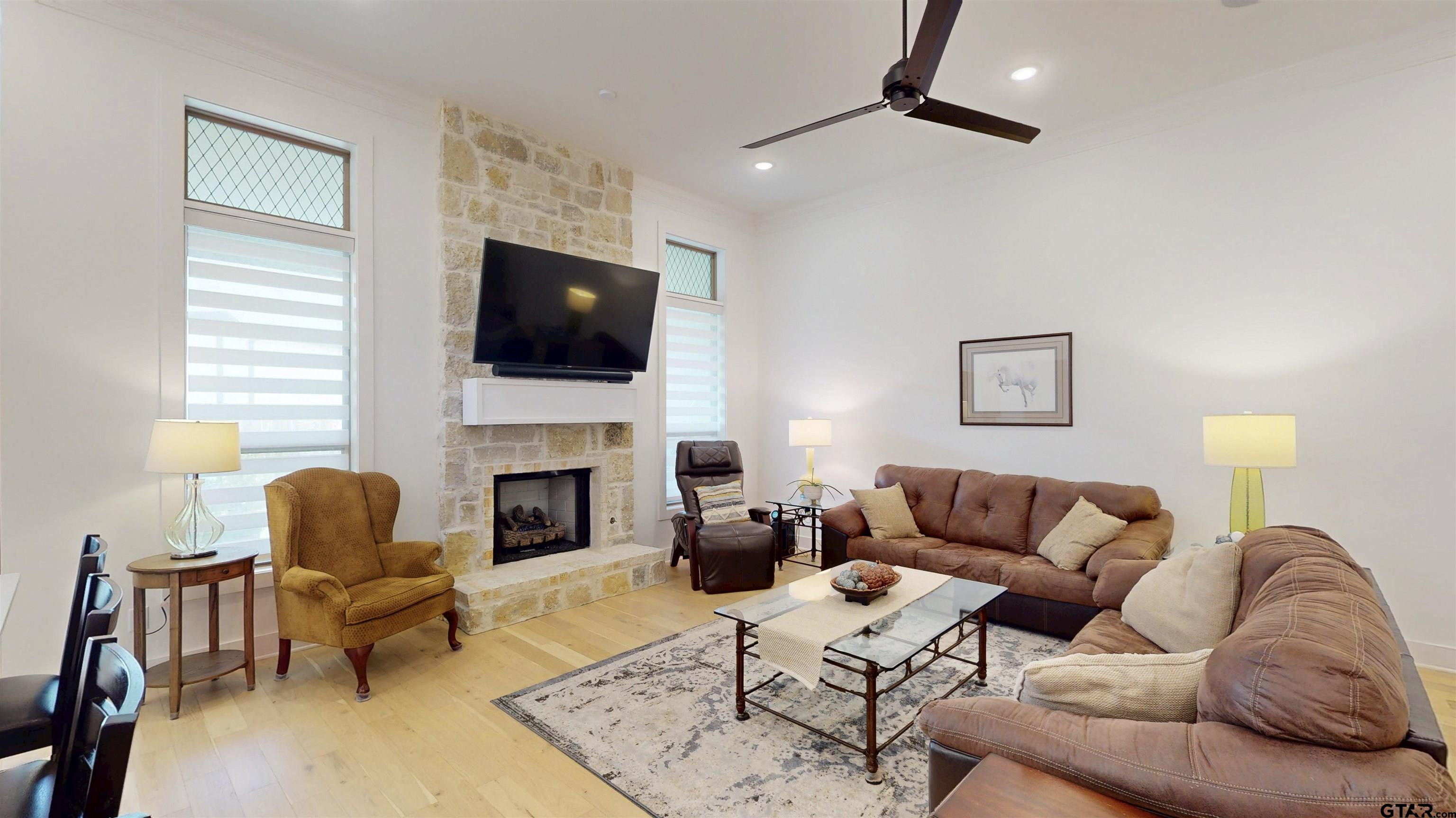 9070 Shallow Cove