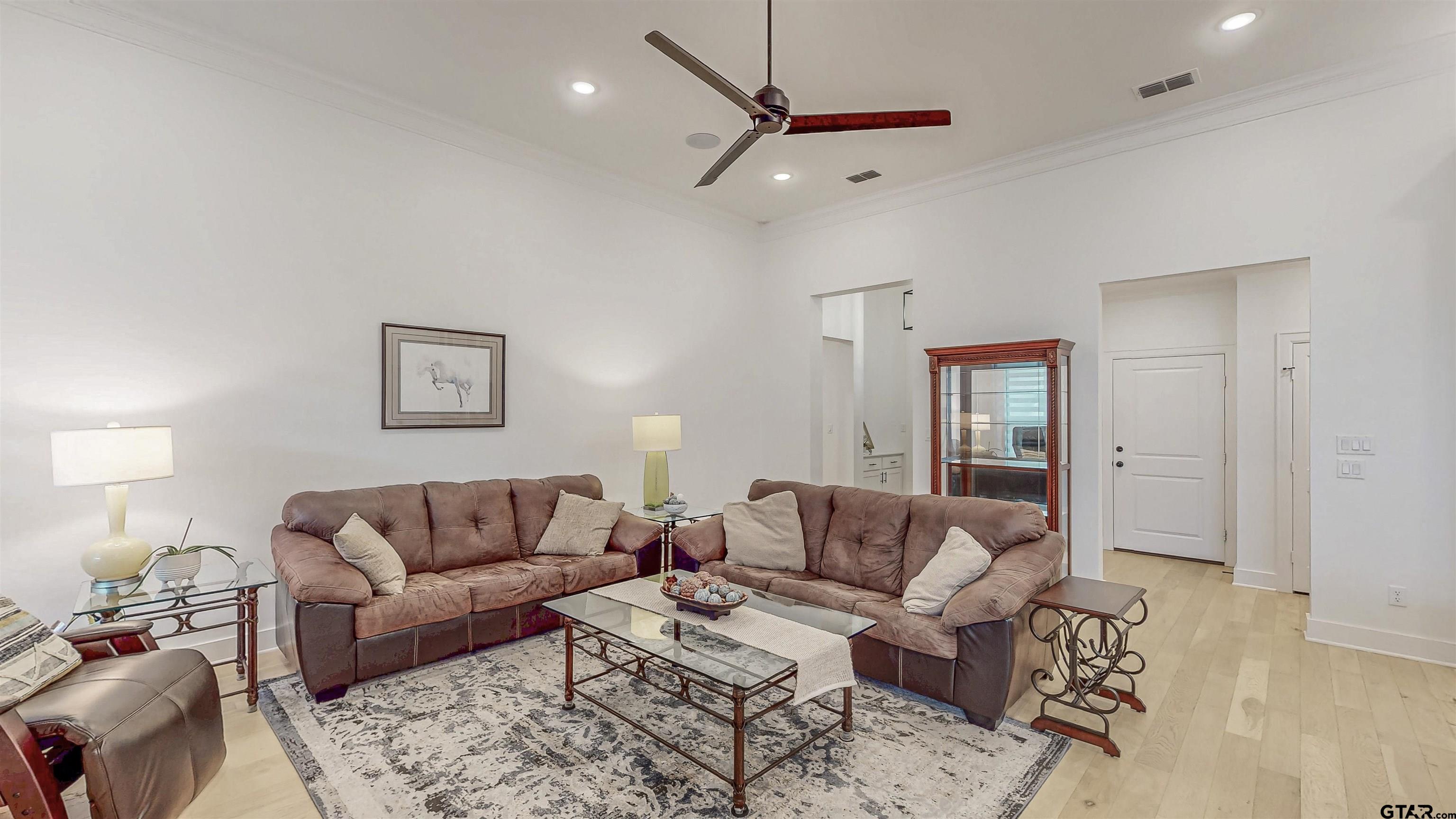 9070 Shallow Cove
