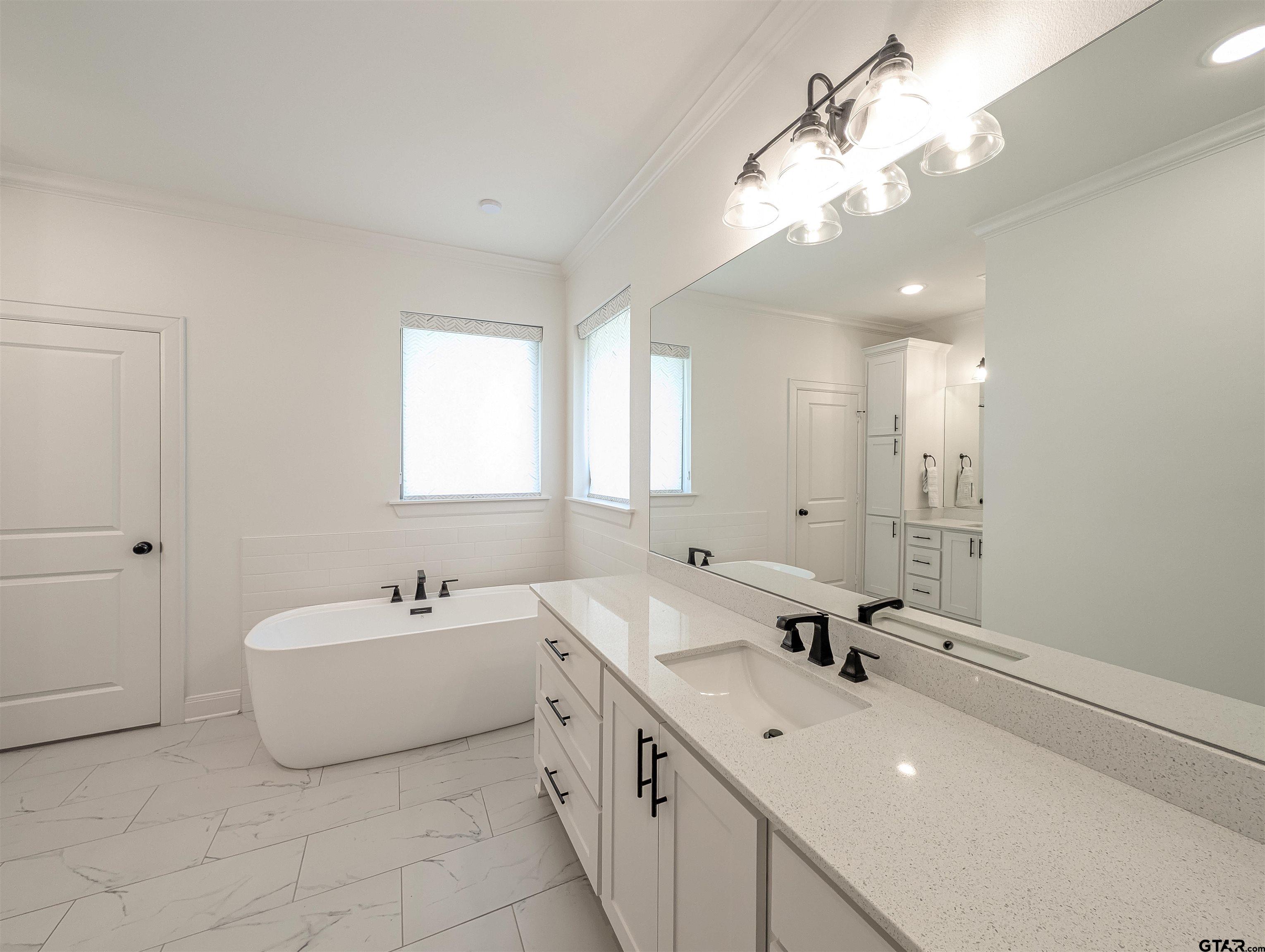 9070 Shallow Cove