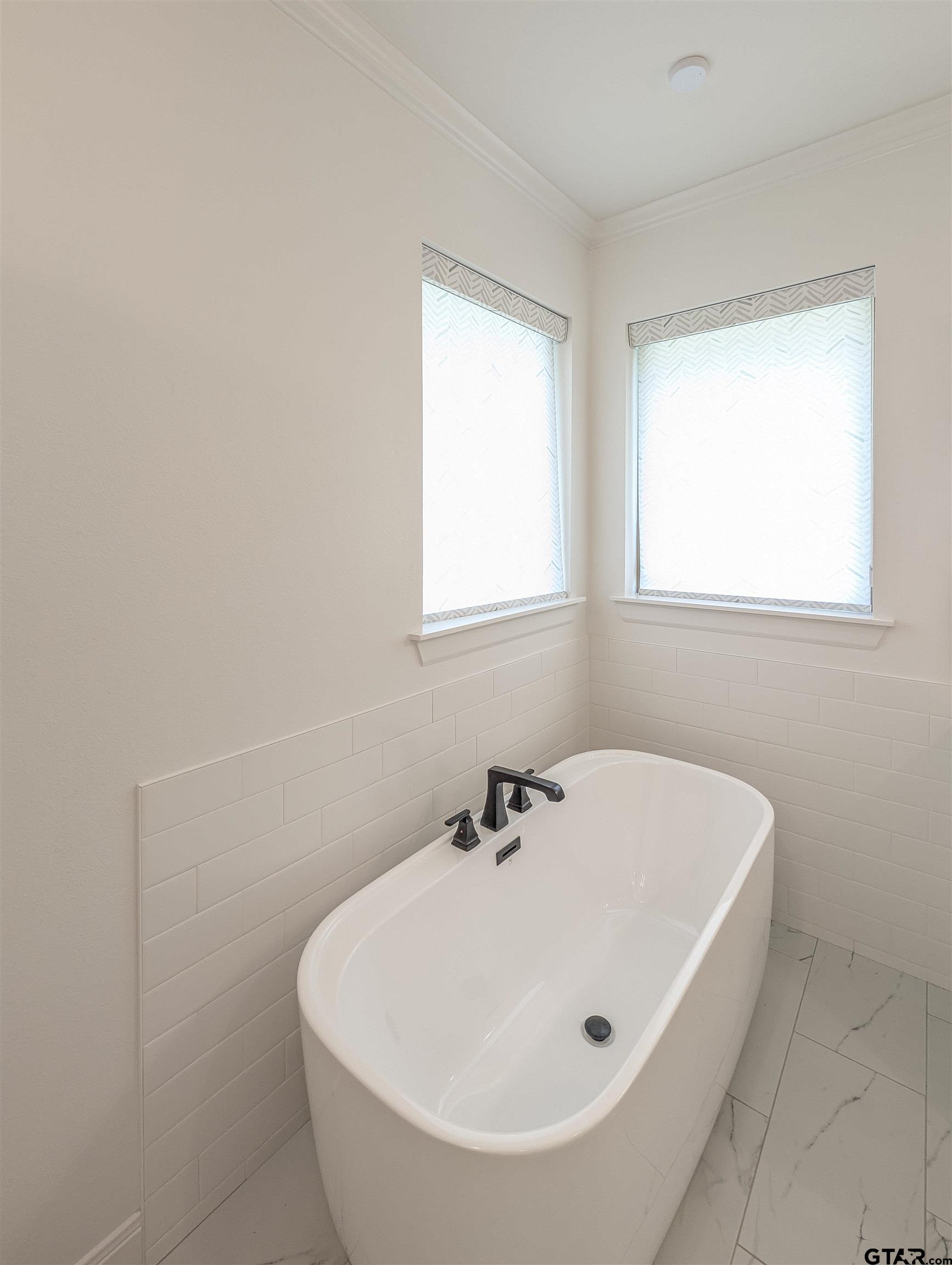 9070 Shallow Cove