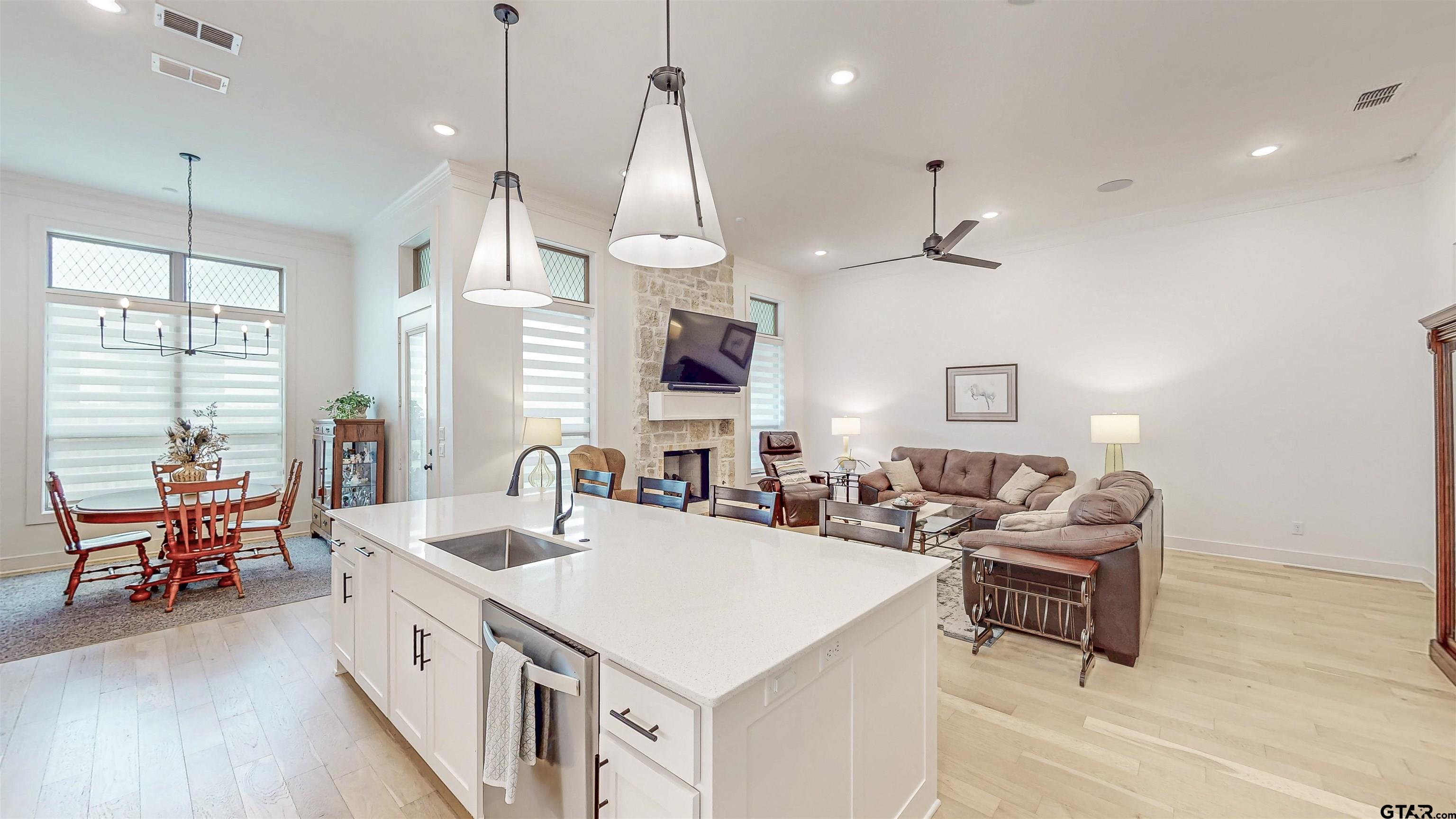 9070 Shallow Cove
