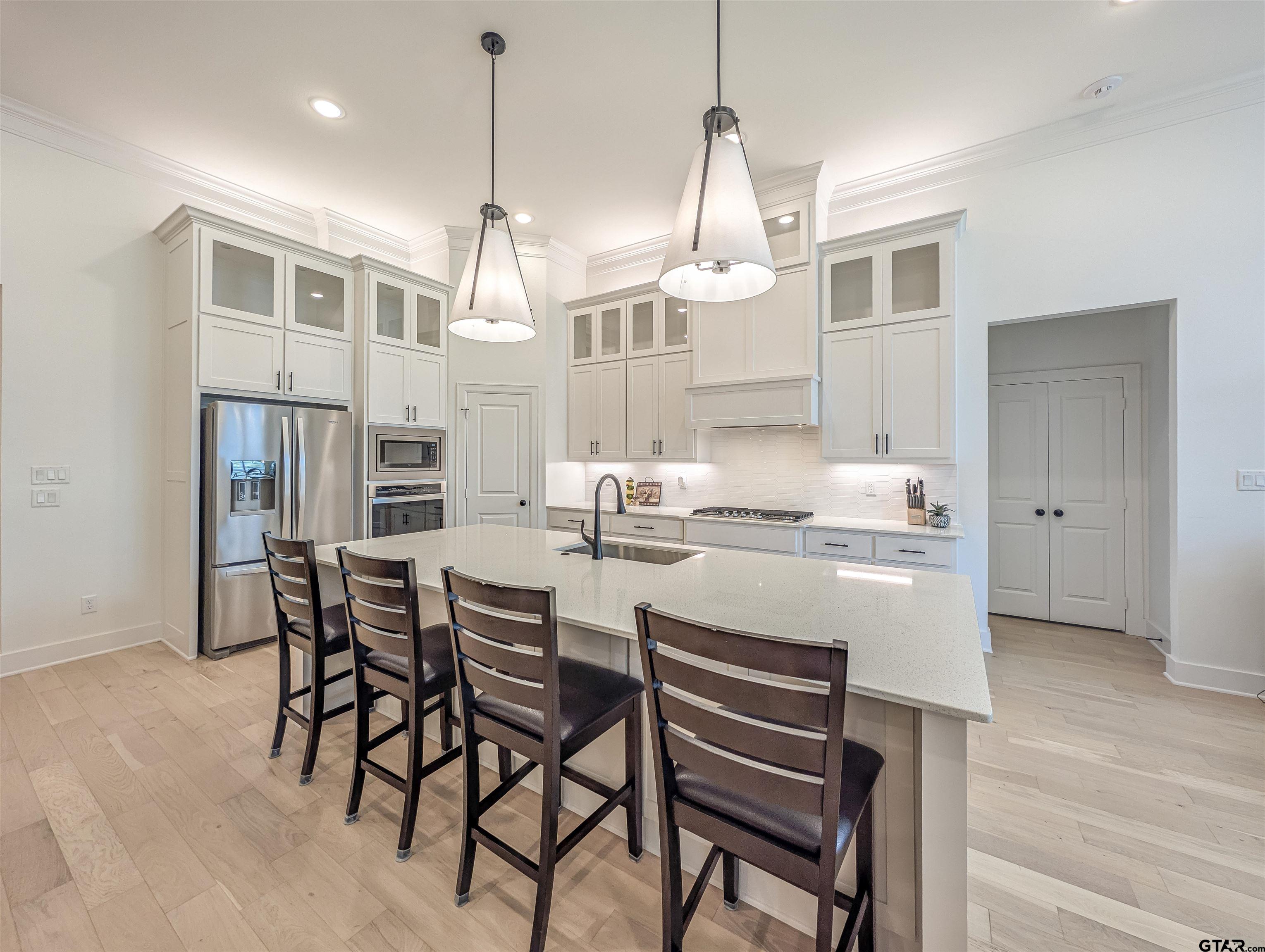 9070 Shallow Cove