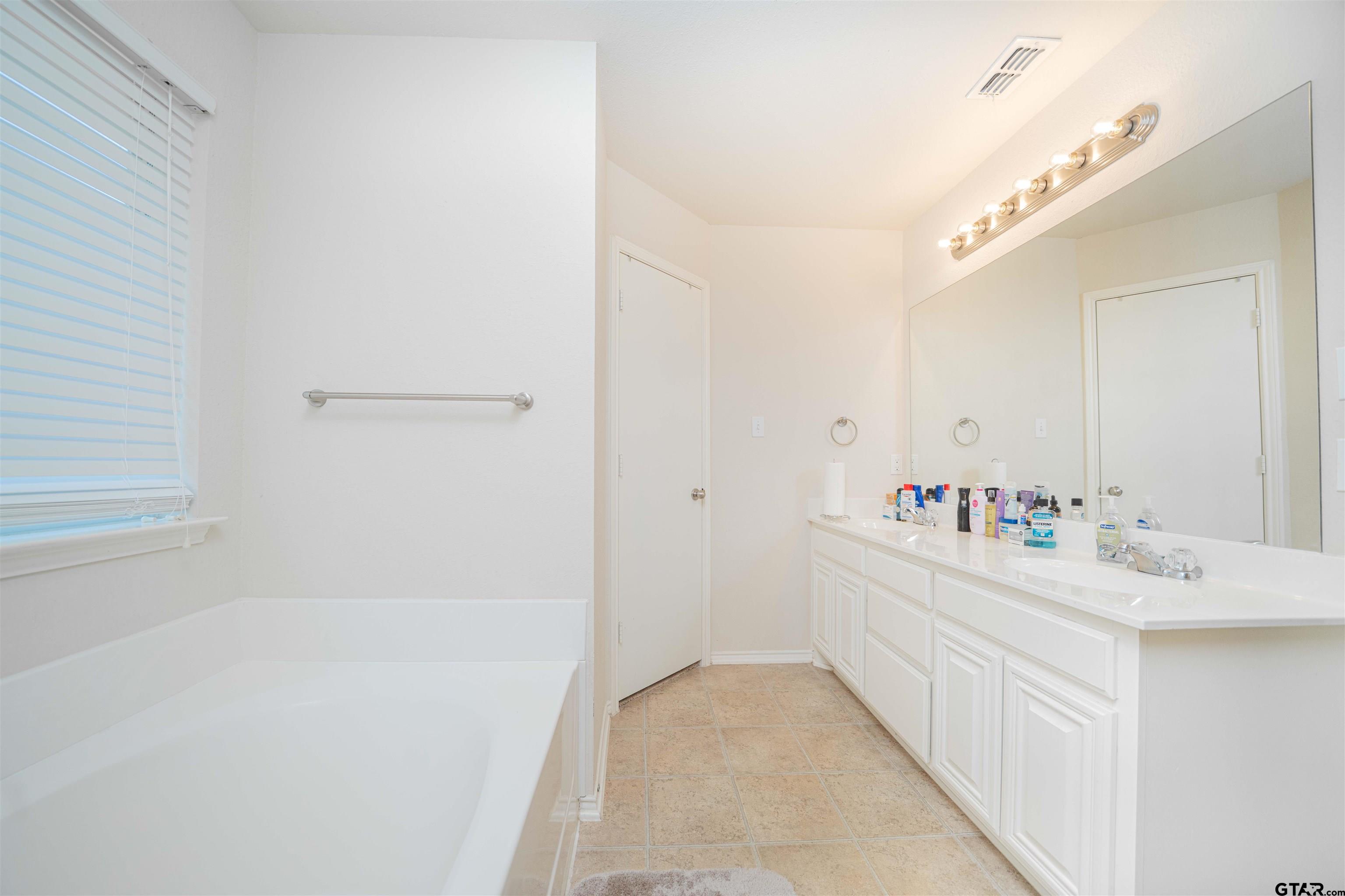 313 Maggie Cir
