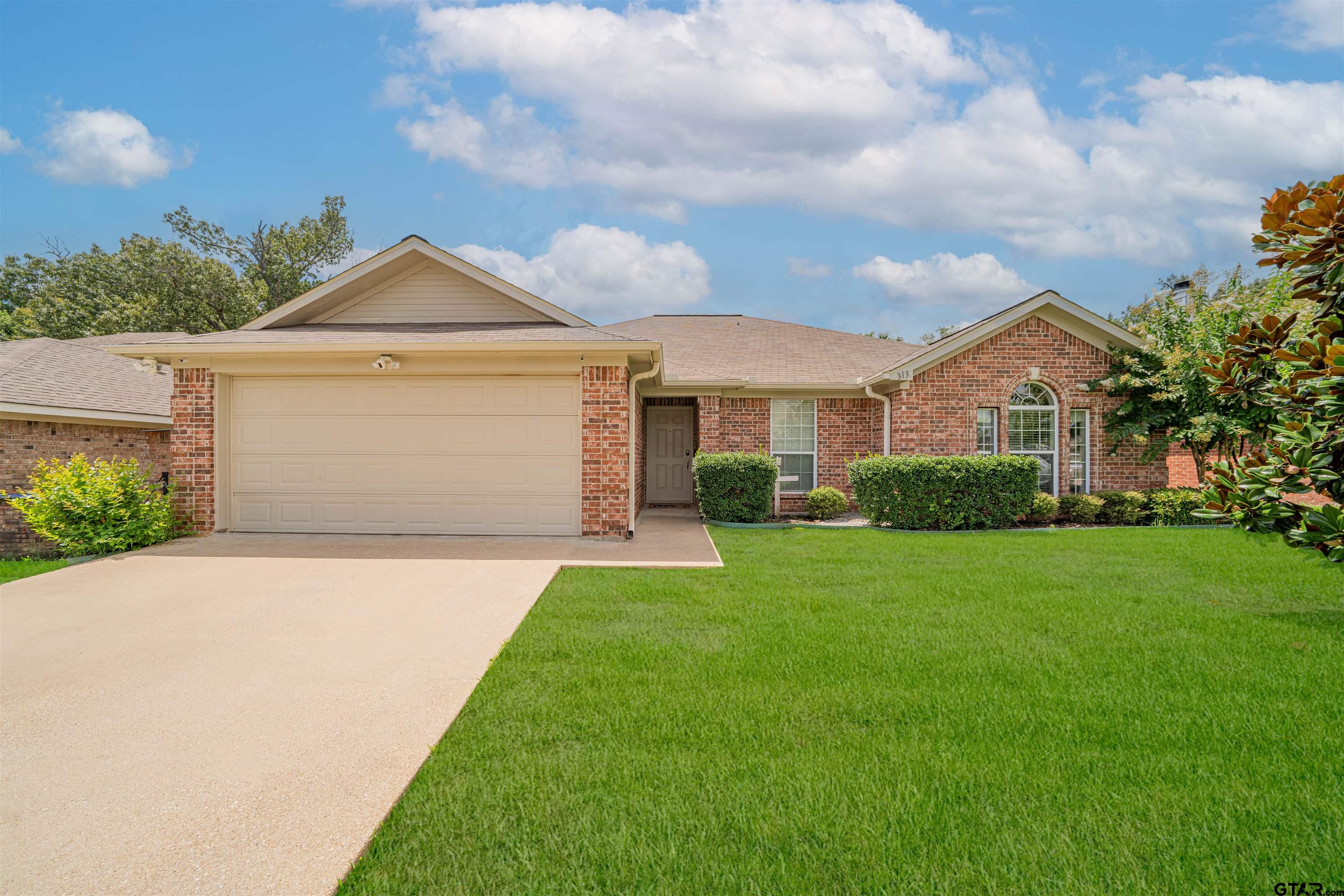 313 Maggie Cir