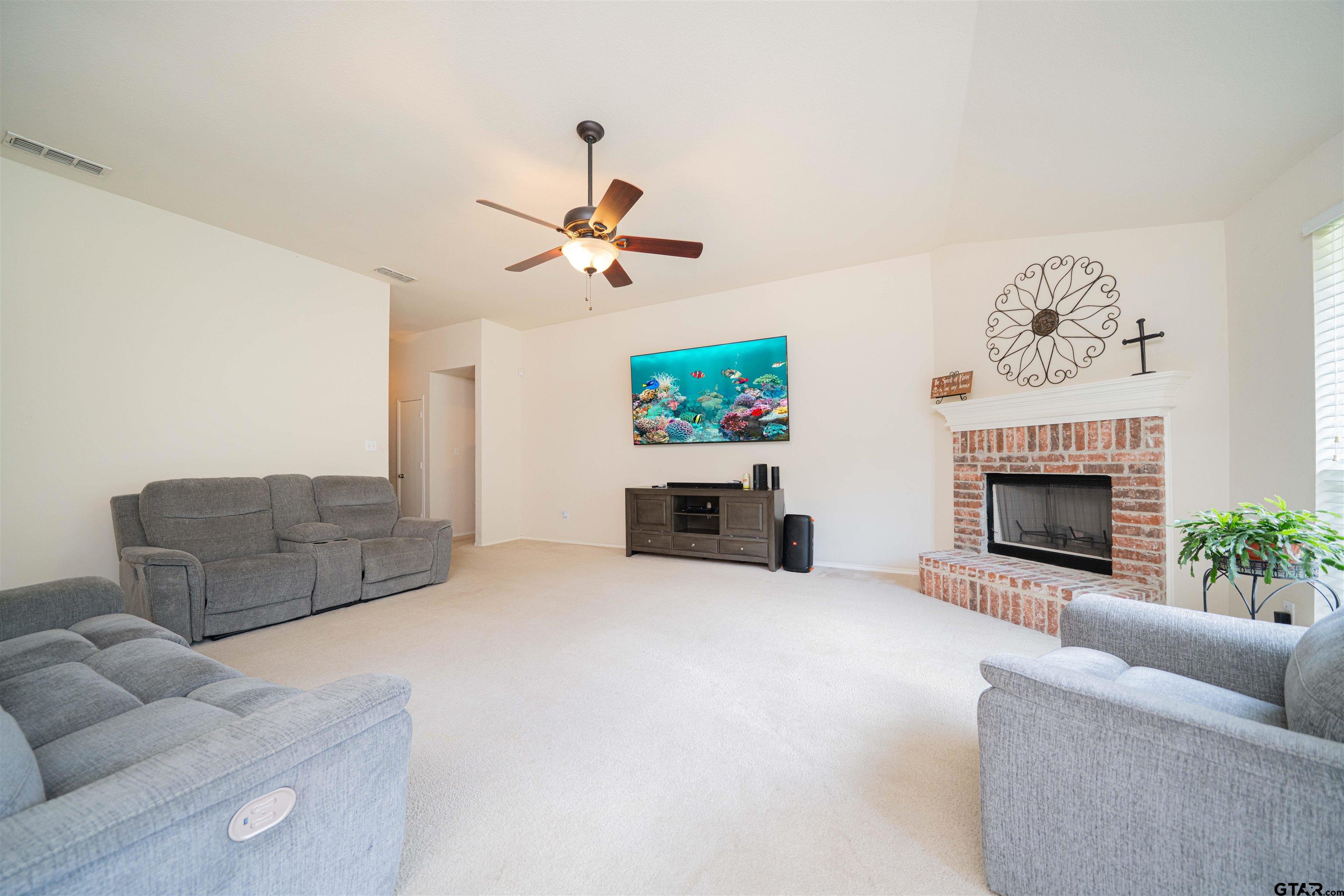 313 Maggie Cir