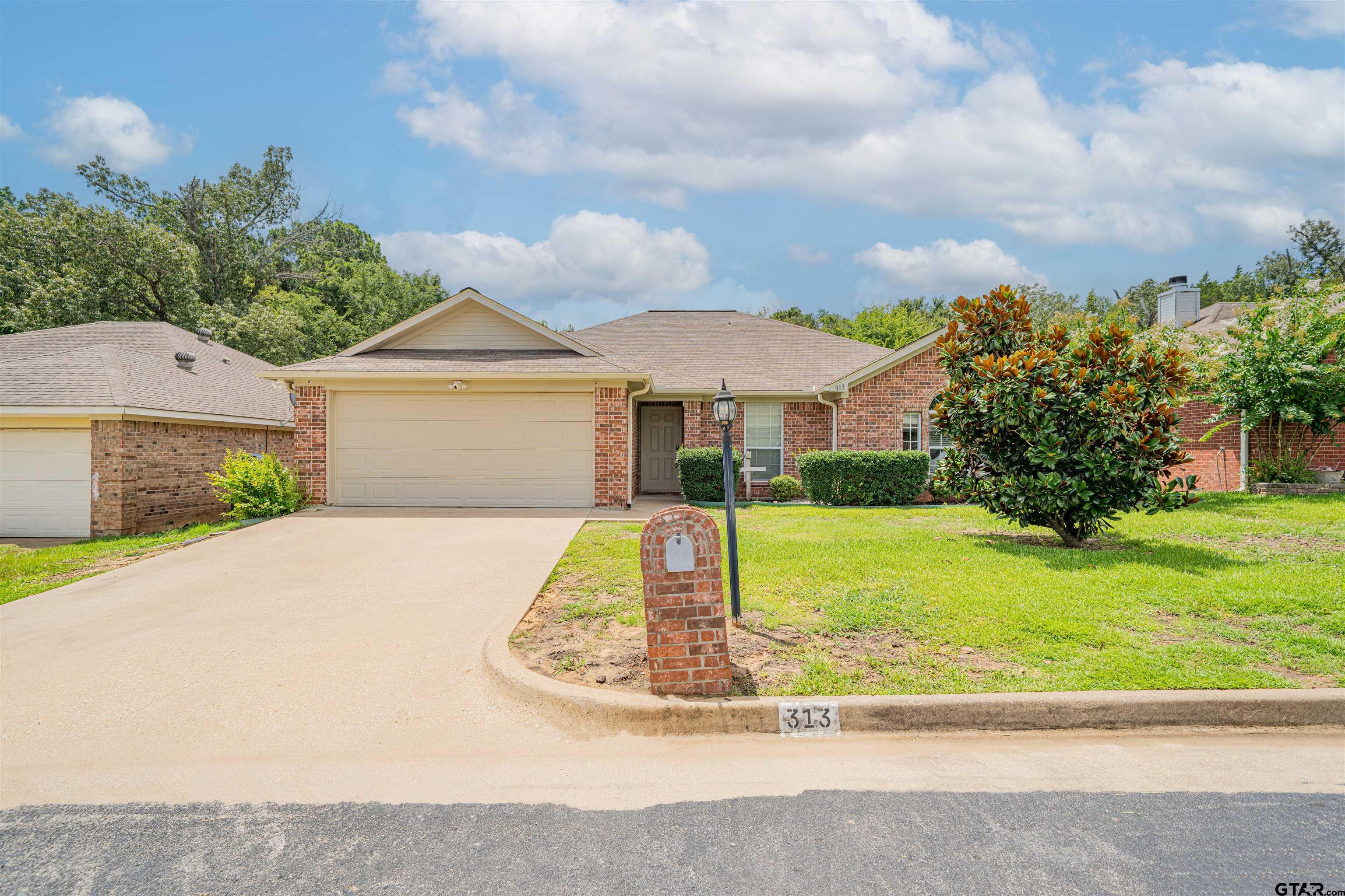 313 Maggie Cir