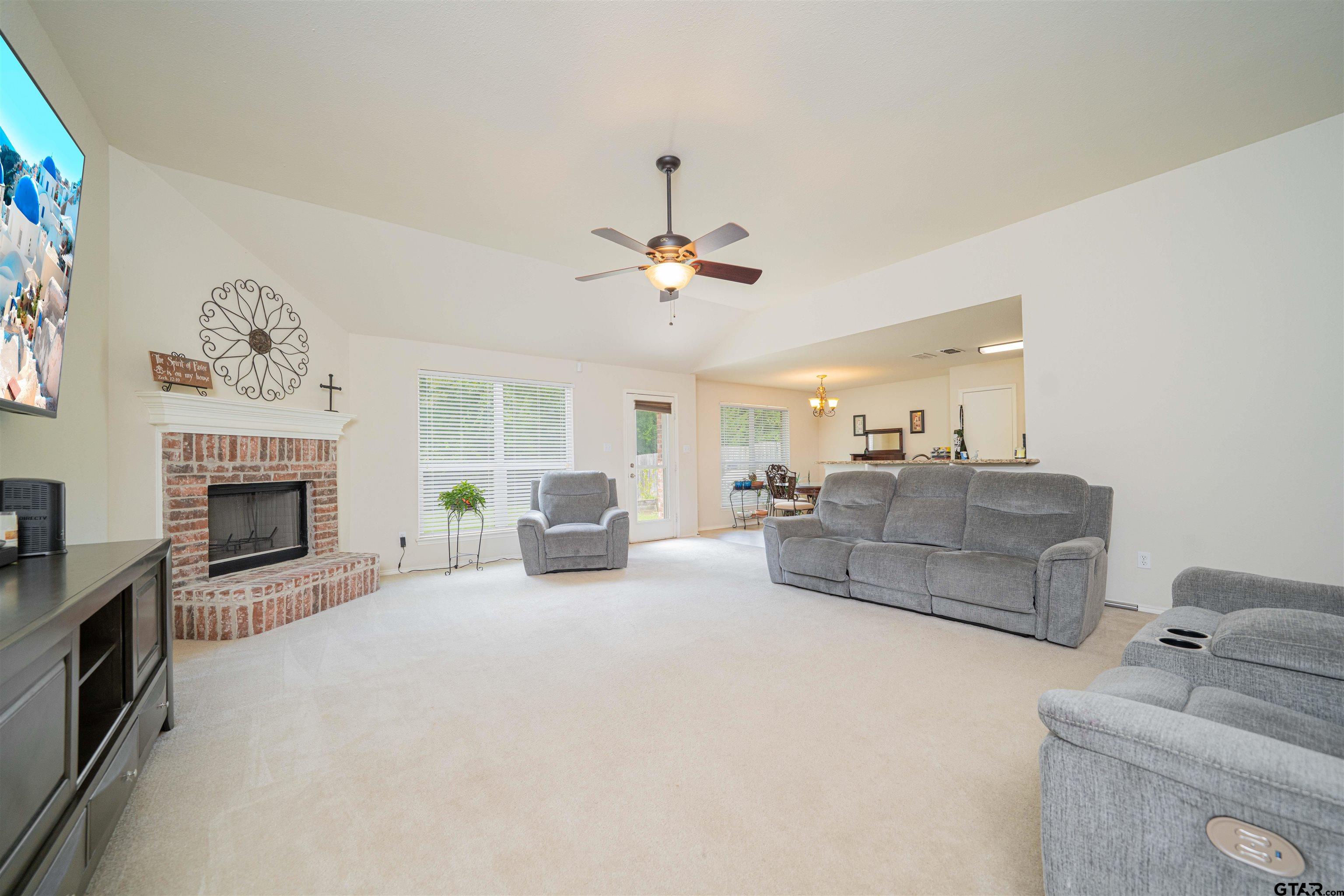 313 Maggie Cir
