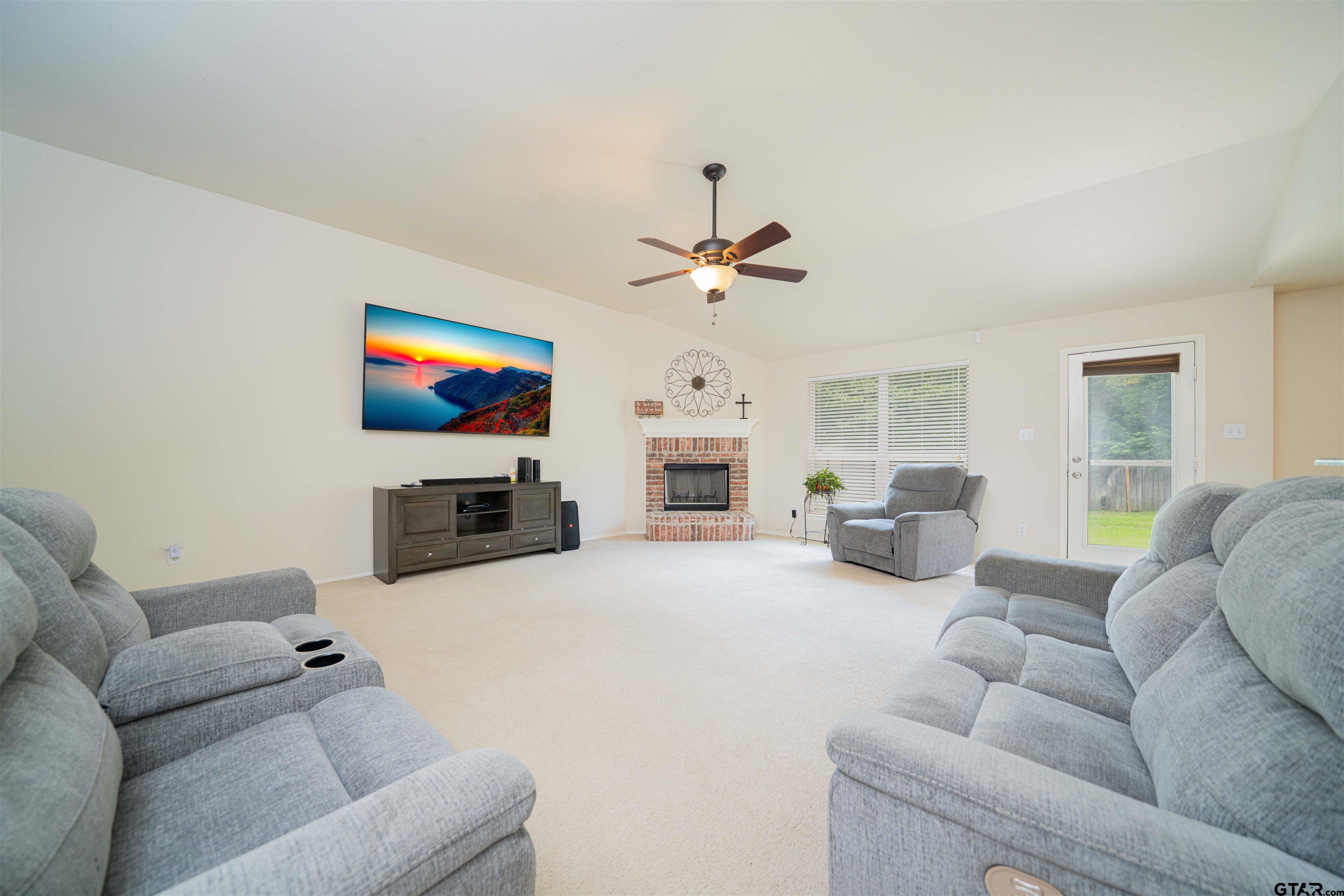 313 Maggie Cir