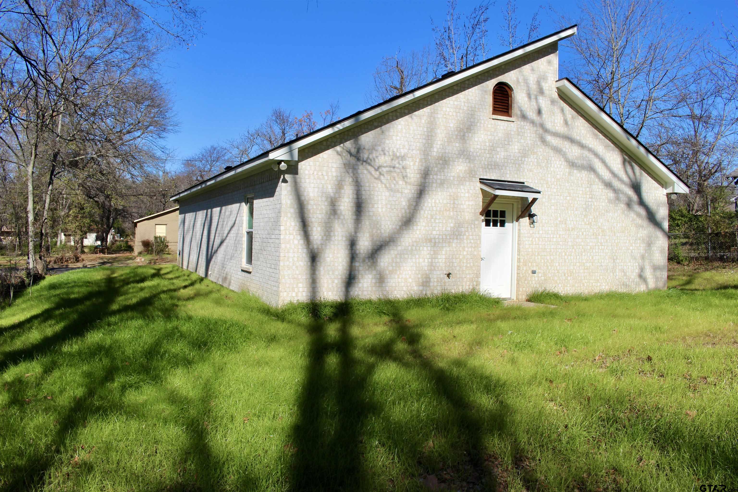 1610 W Barrett