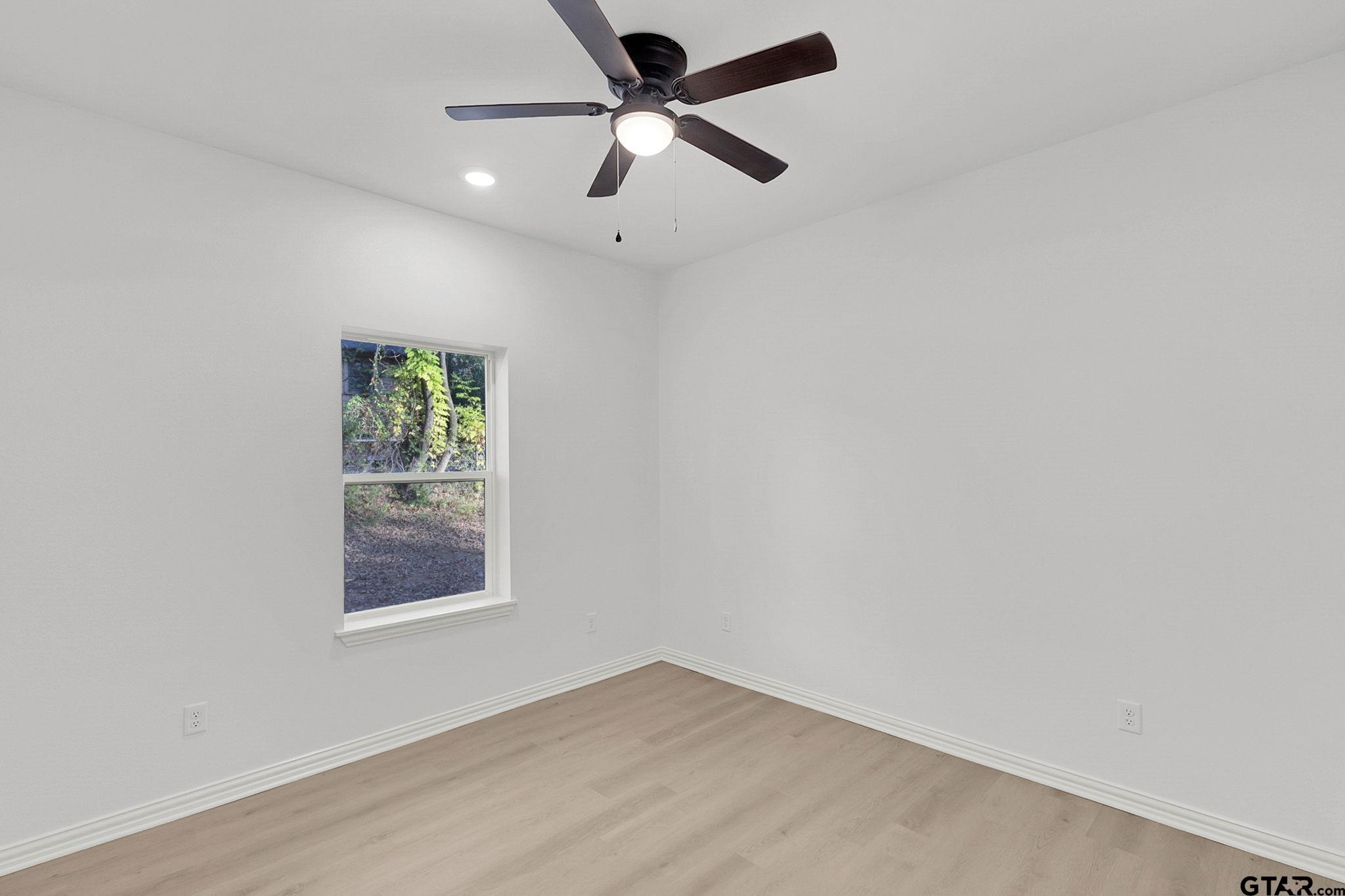 1610 W Barrett