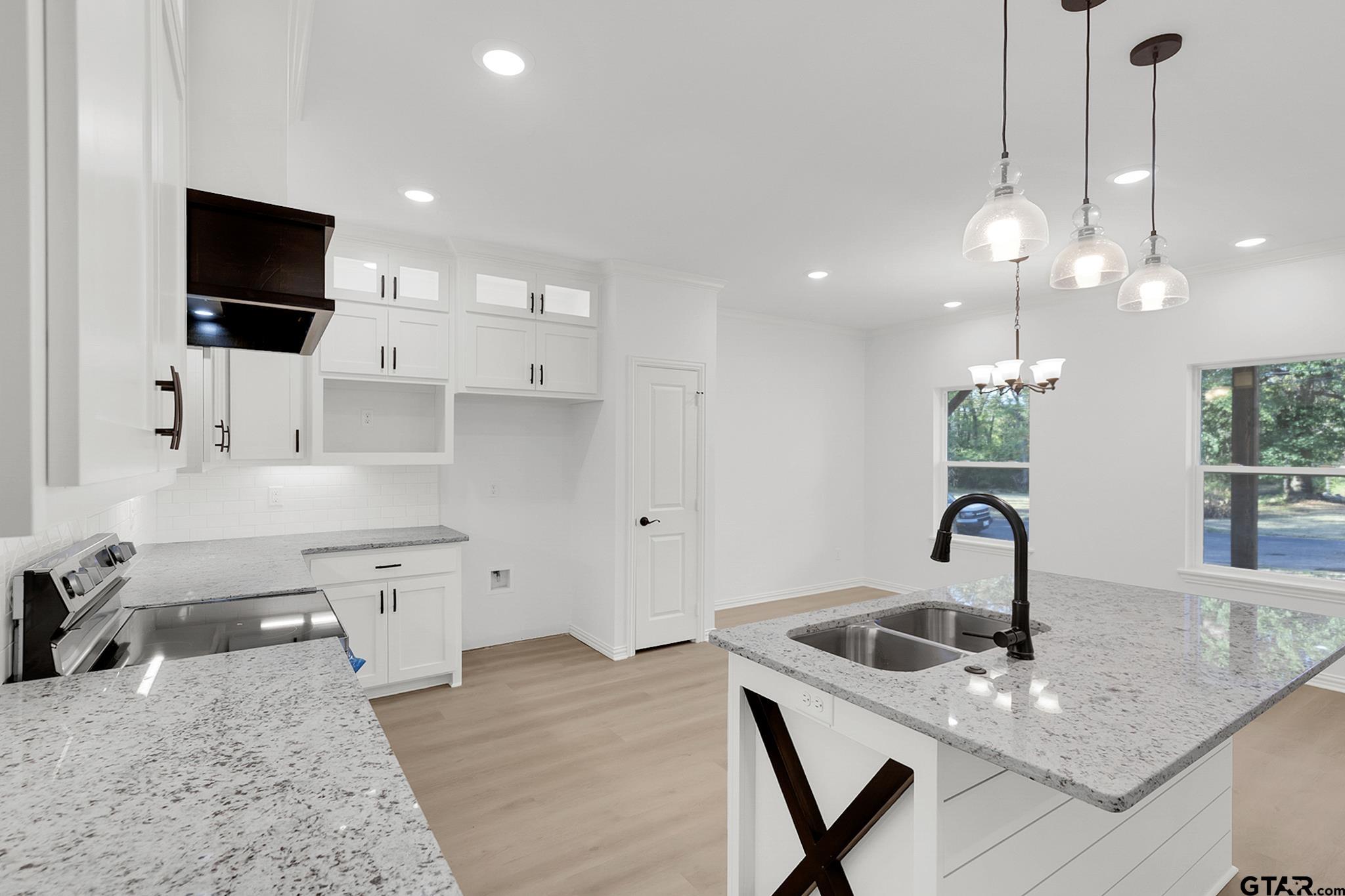 1610 W Barrett