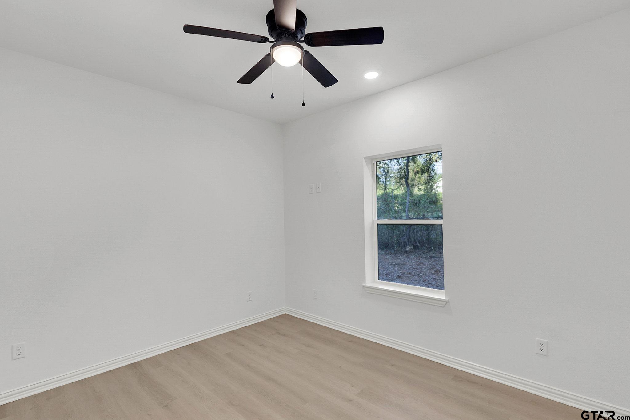 1610 W Barrett