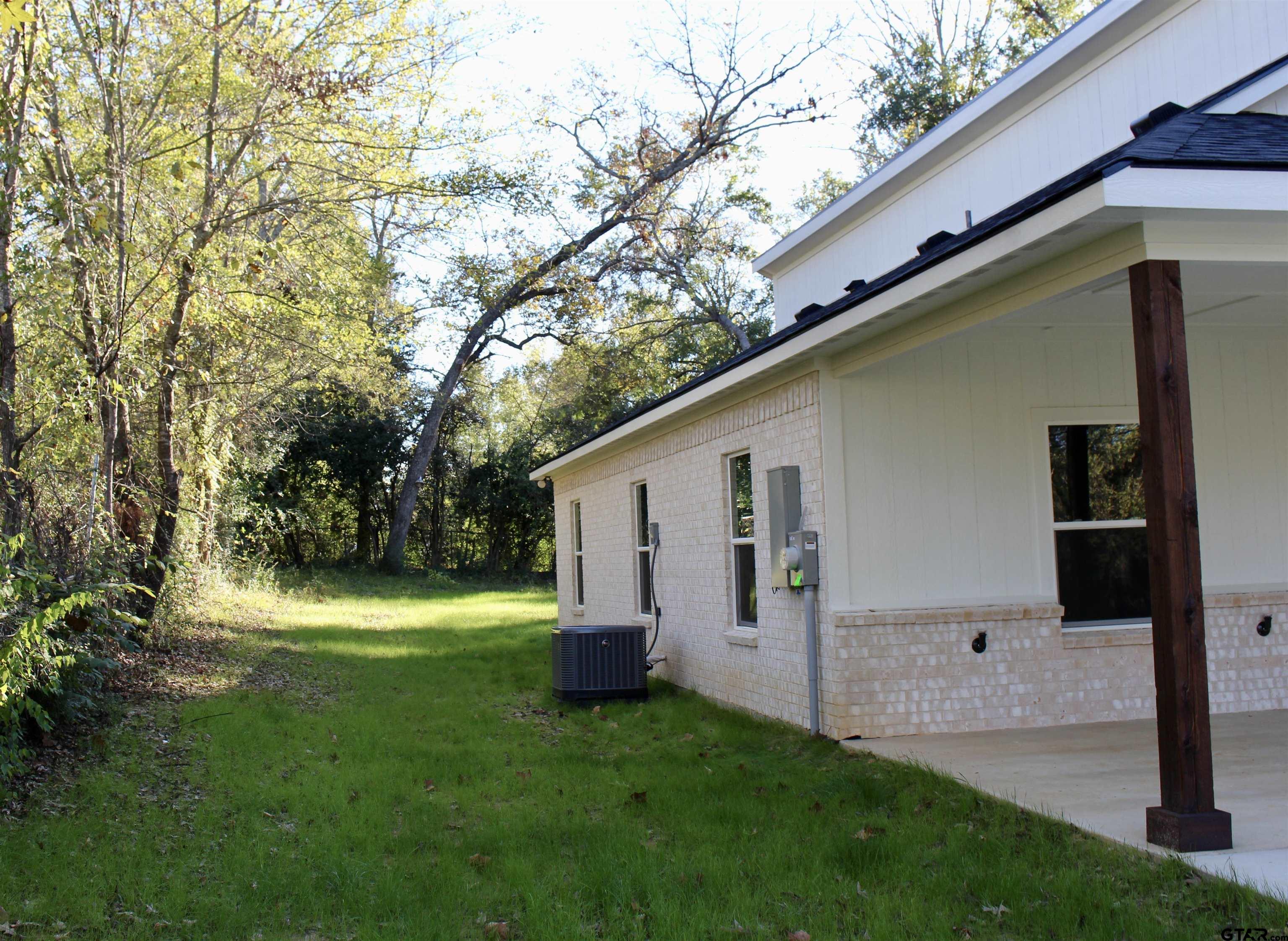 1610 W Barrett