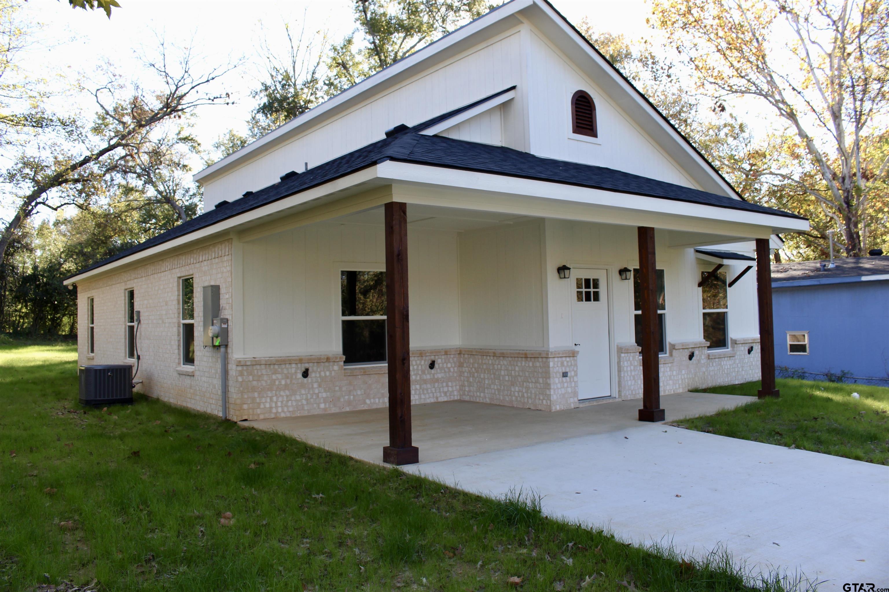 1610 W Barrett