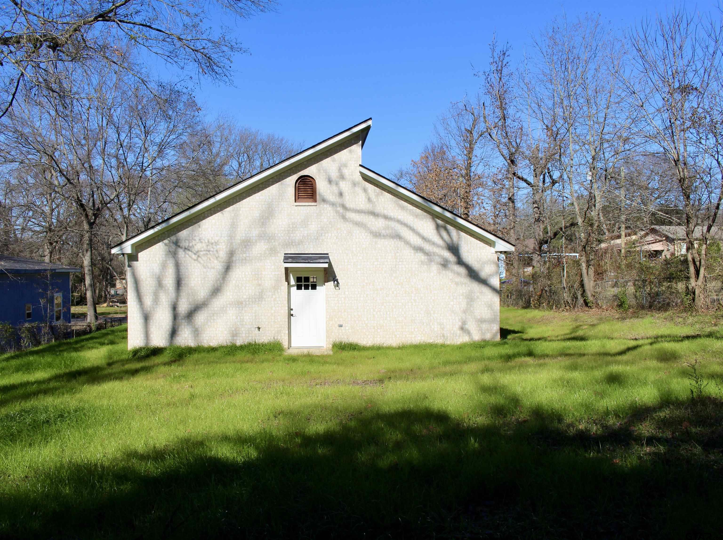 1610 W Barrett