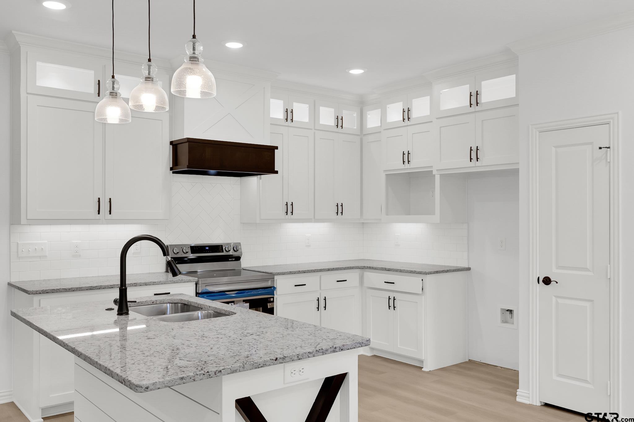1610 W Barrett