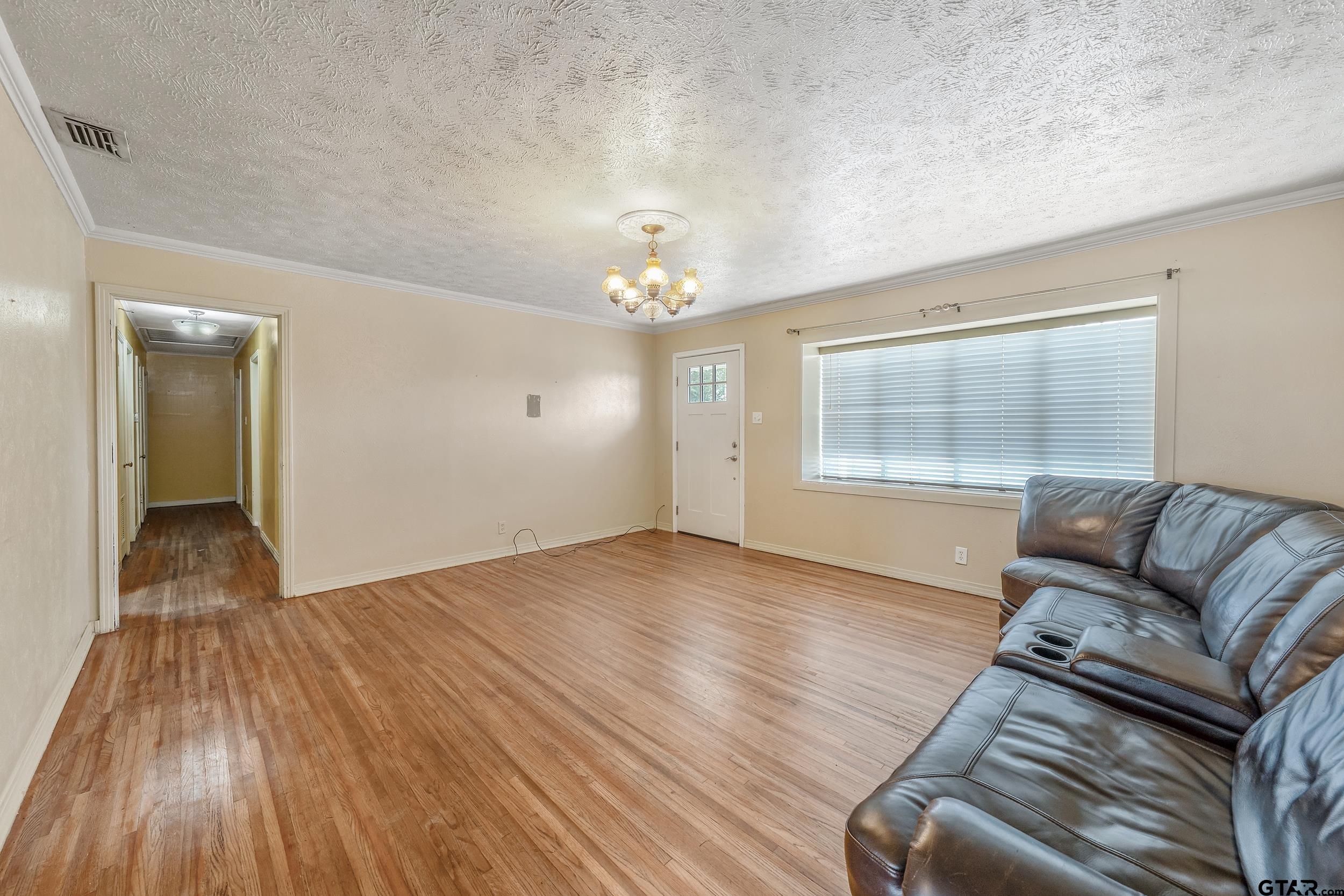 1814 W Main St