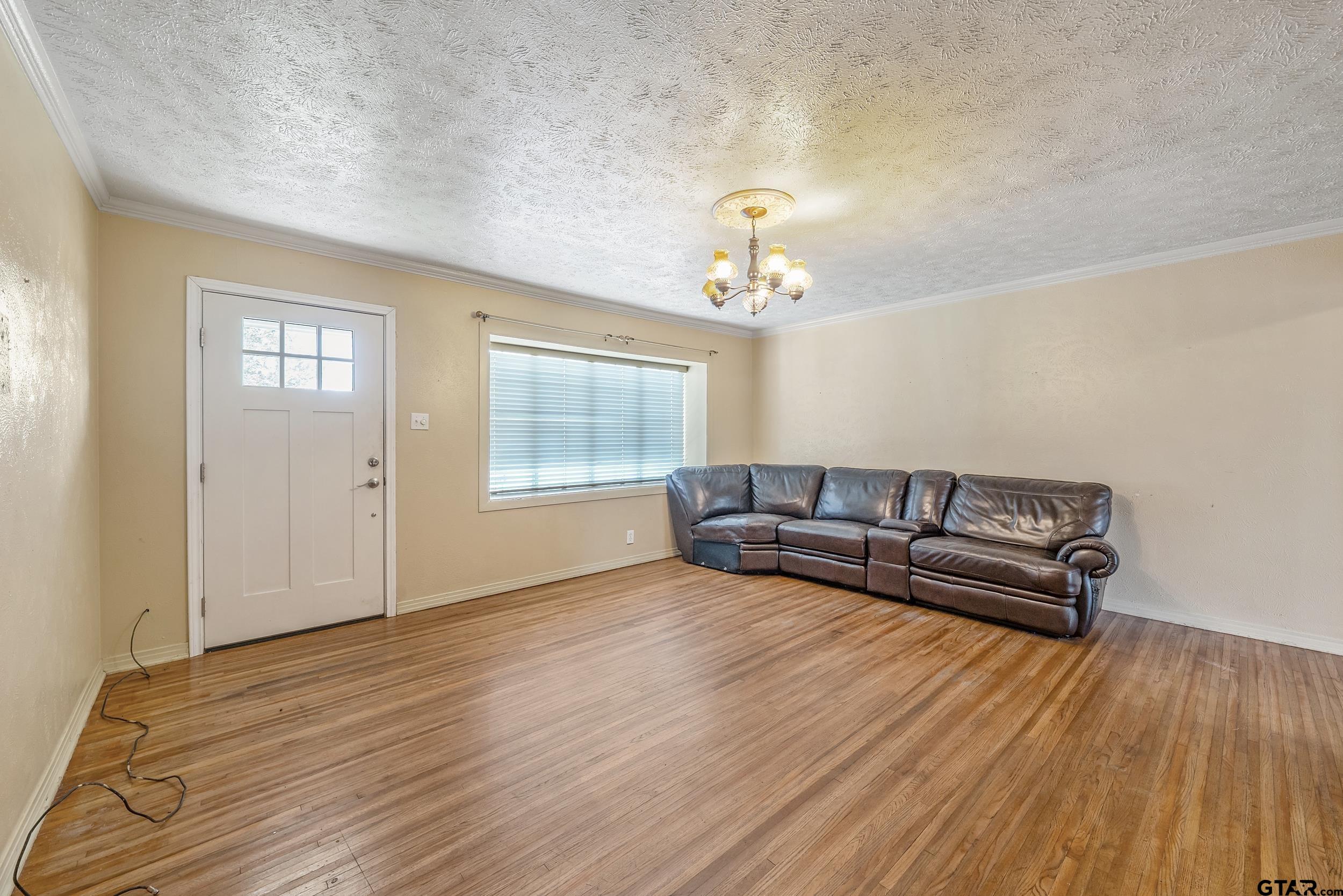 1814 W Main St